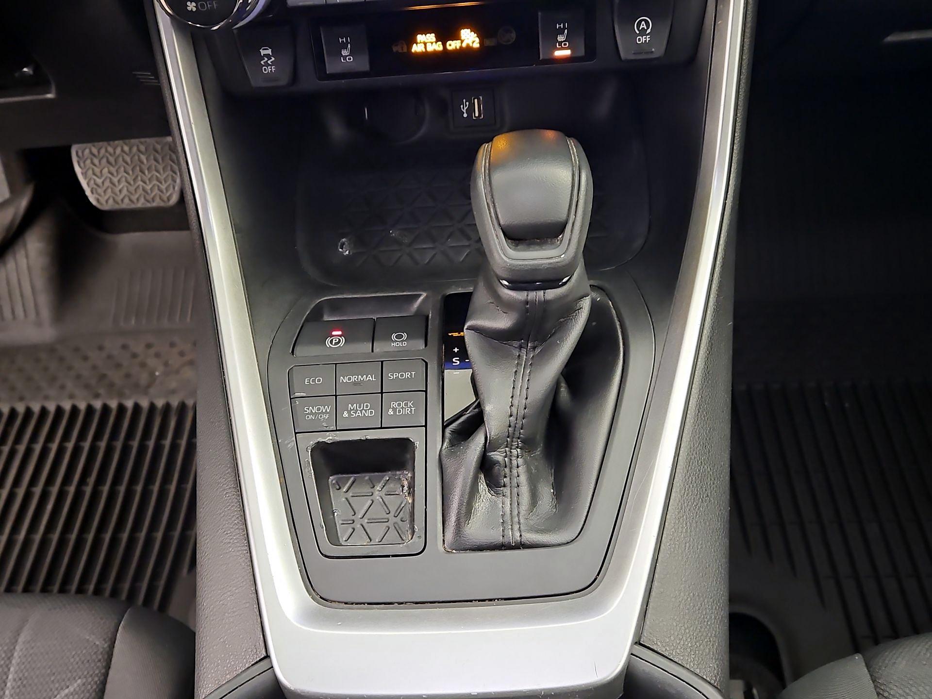 Thumbnail: 2023 Toyota RAV4 - 17