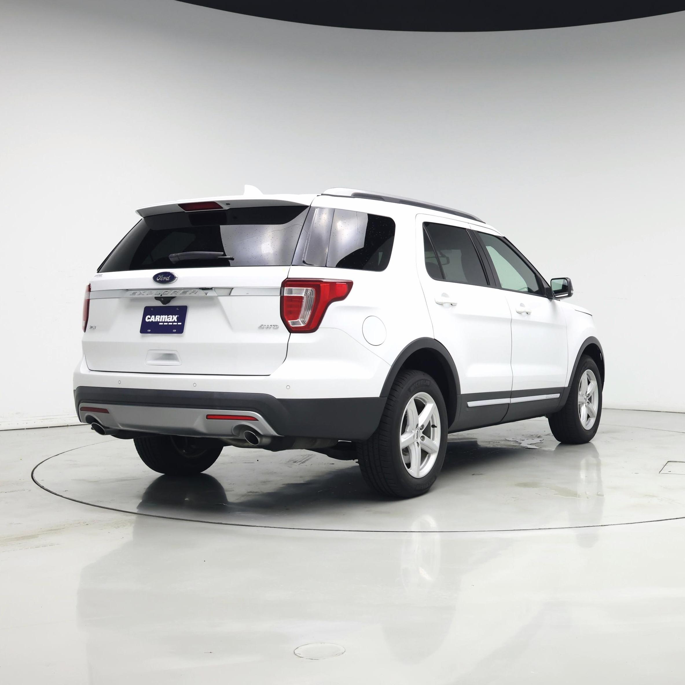 Thumbnail: 2017 Ford Explorer - 8