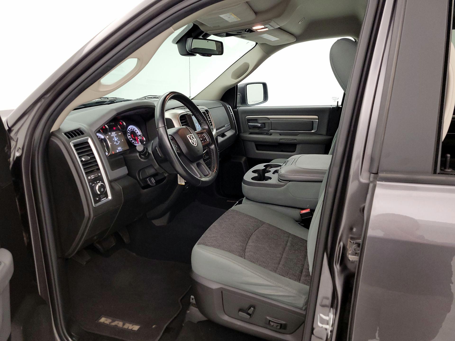 Thumbnail: 2019 RAM 1500 Classic - 11