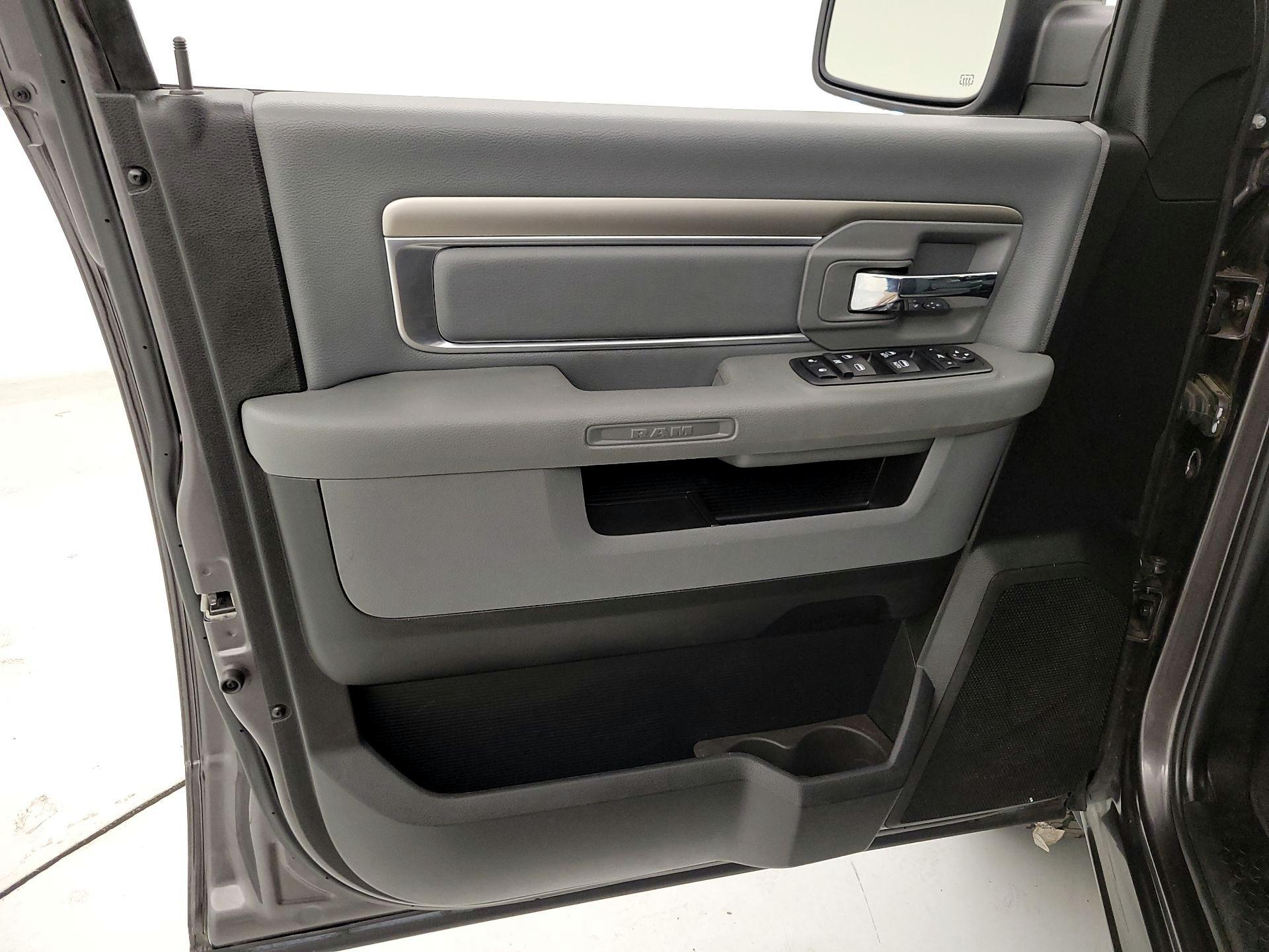 Thumbnail: 2019 RAM 1500 Classic - 12