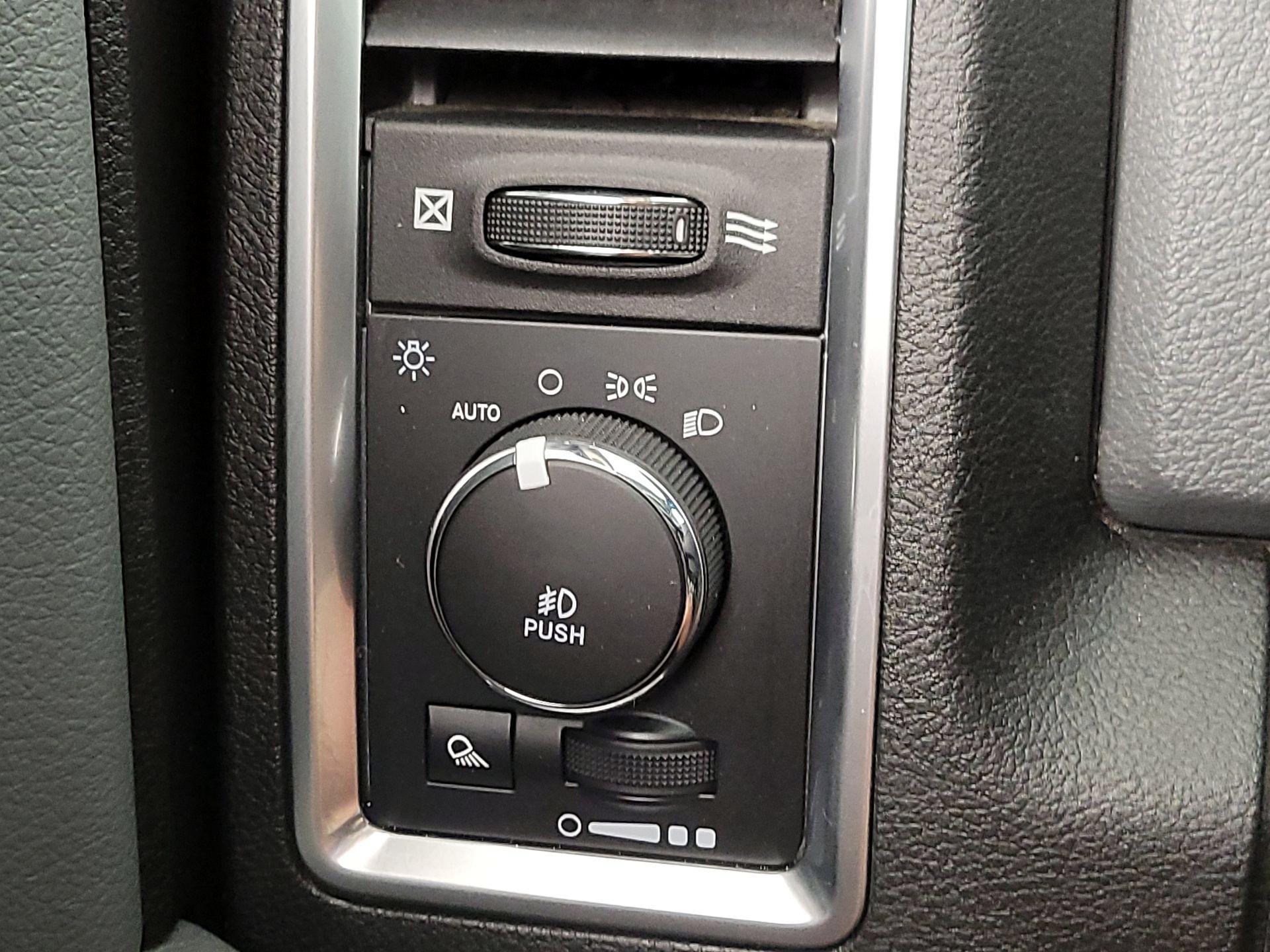 Thumbnail: 2019 RAM 1500 Classic - 13