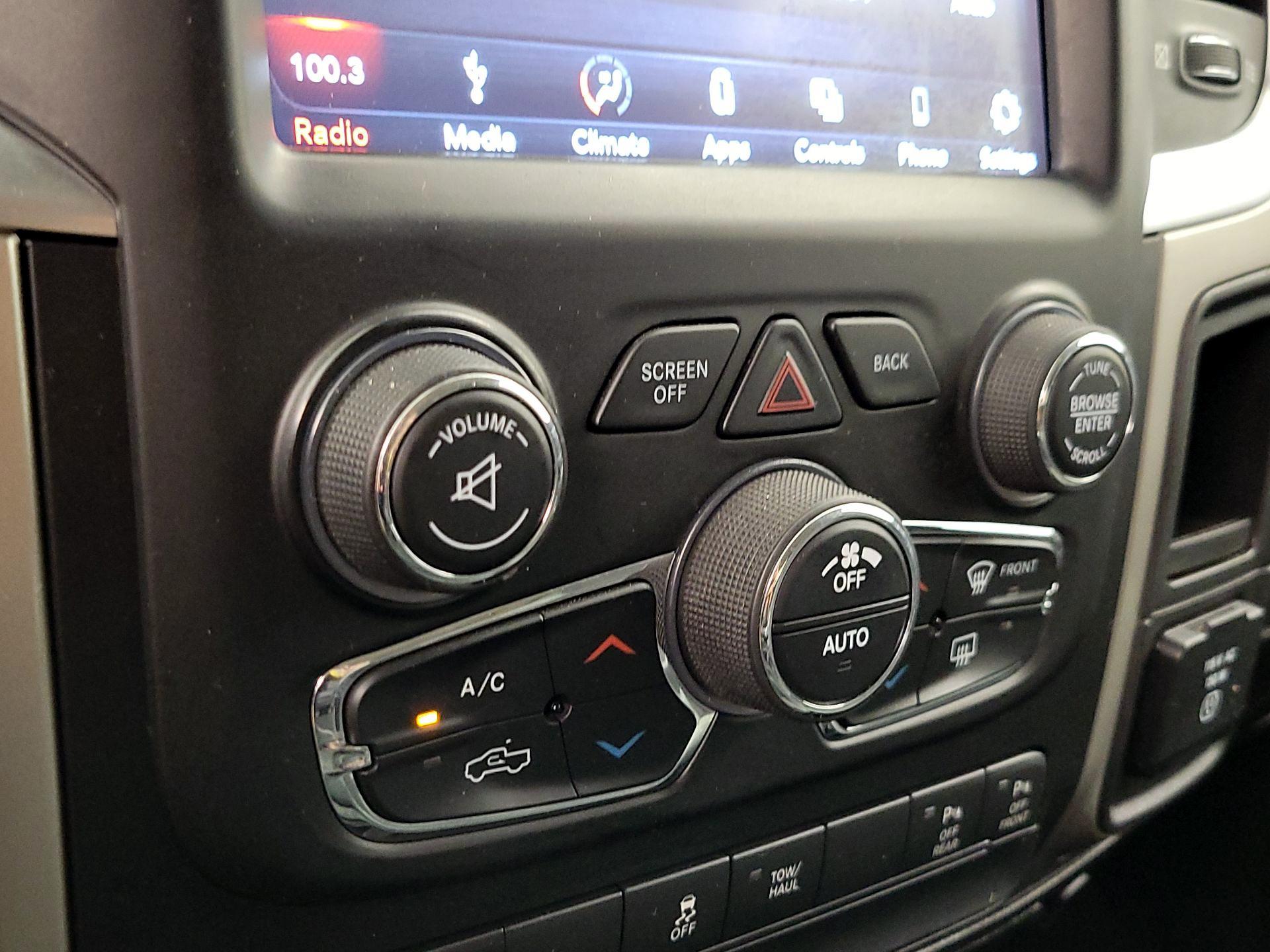 Thumbnail: 2019 RAM 1500 Classic - 16
