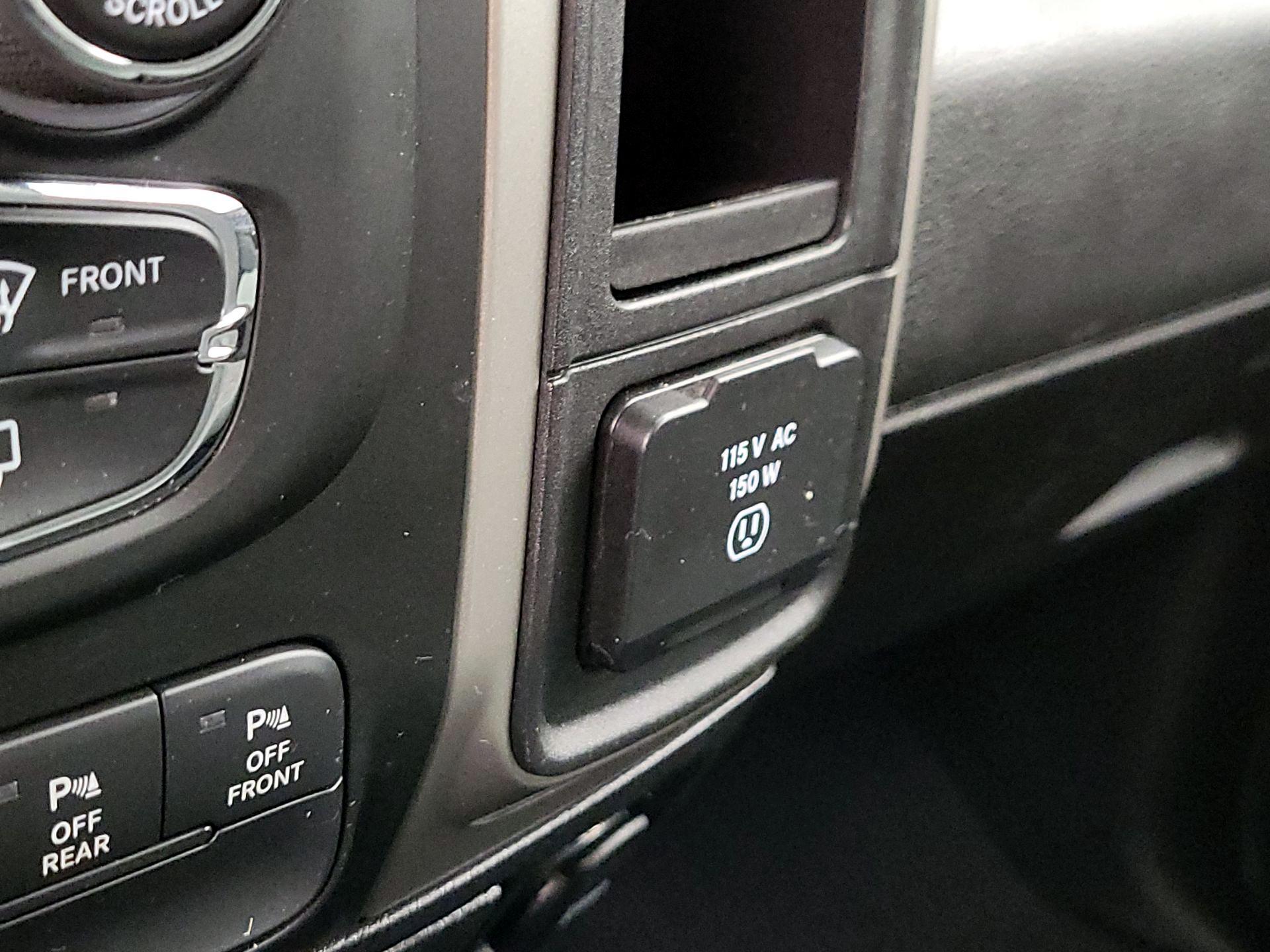 Thumbnail: 2019 RAM 1500 Classic - 18