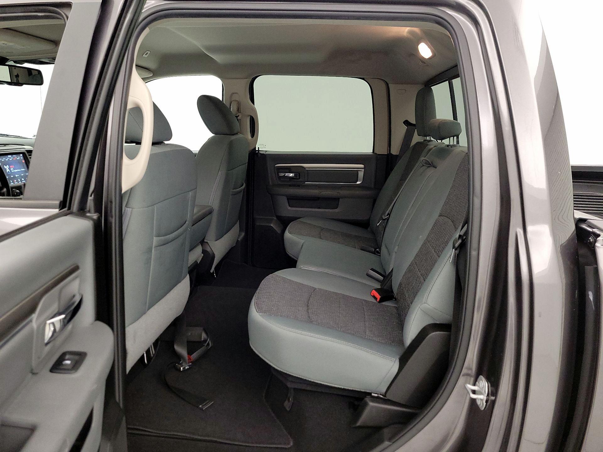 Thumbnail: 2019 RAM 1500 Classic - 19