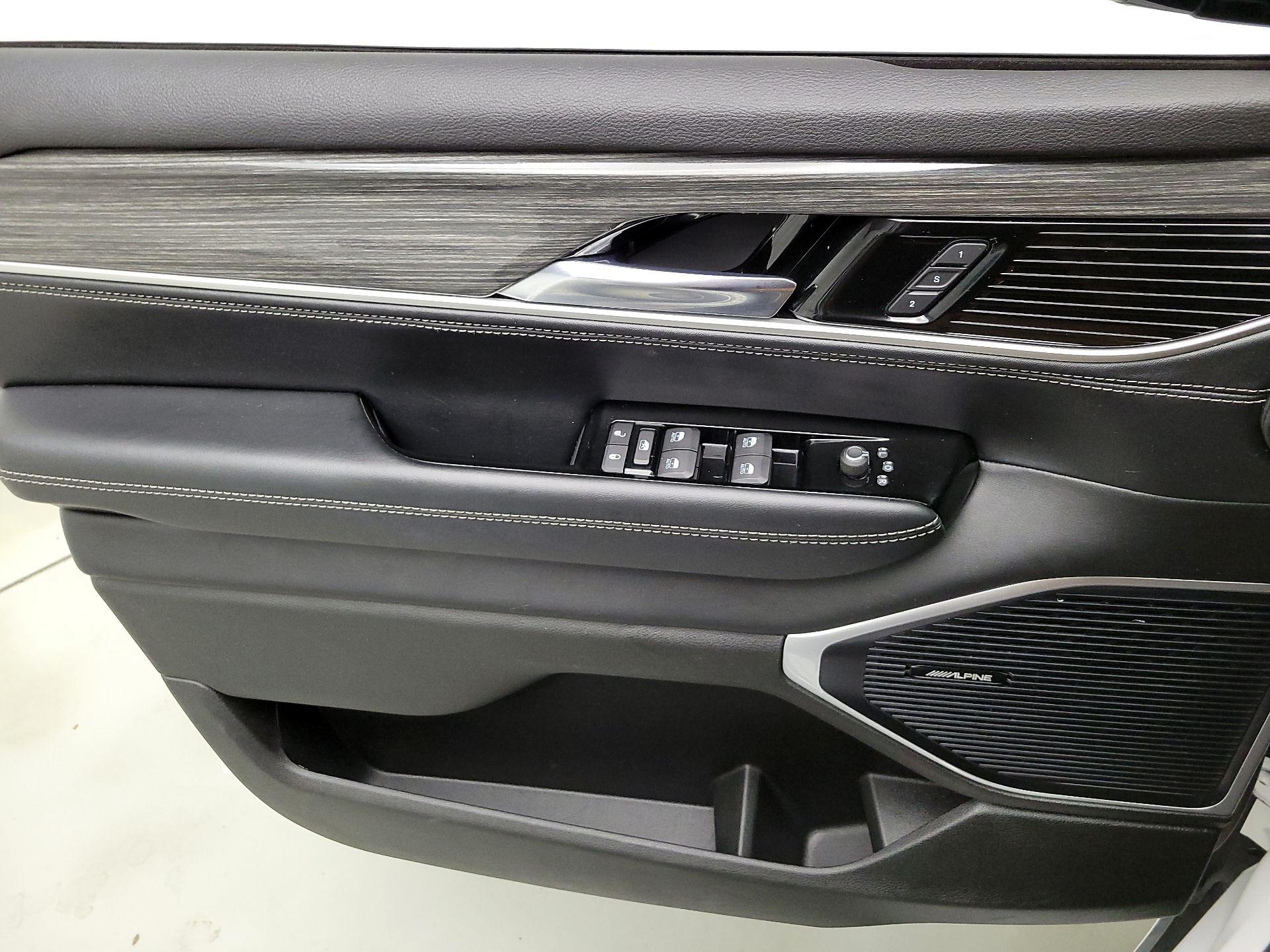 Thumbnail: 2022 Jeep Wagoneer - 12