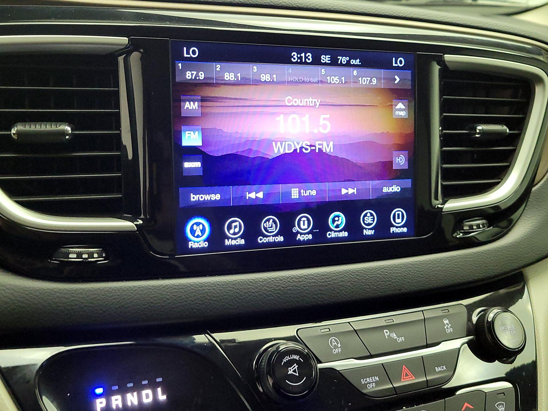 Thumbnail: 2017 Chrysler Pacifica - 16