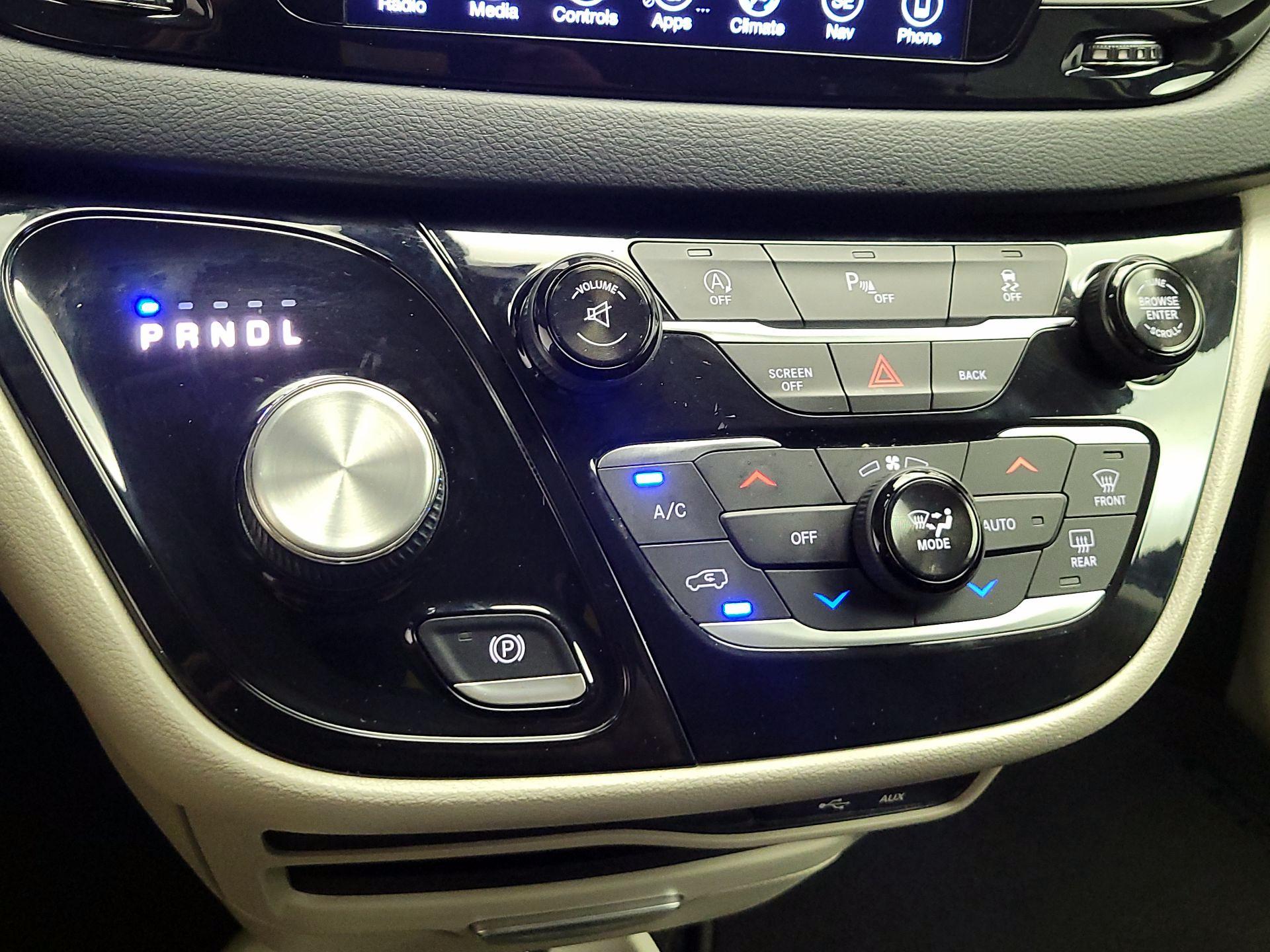 Thumbnail: 2017 Chrysler Pacifica - 17
