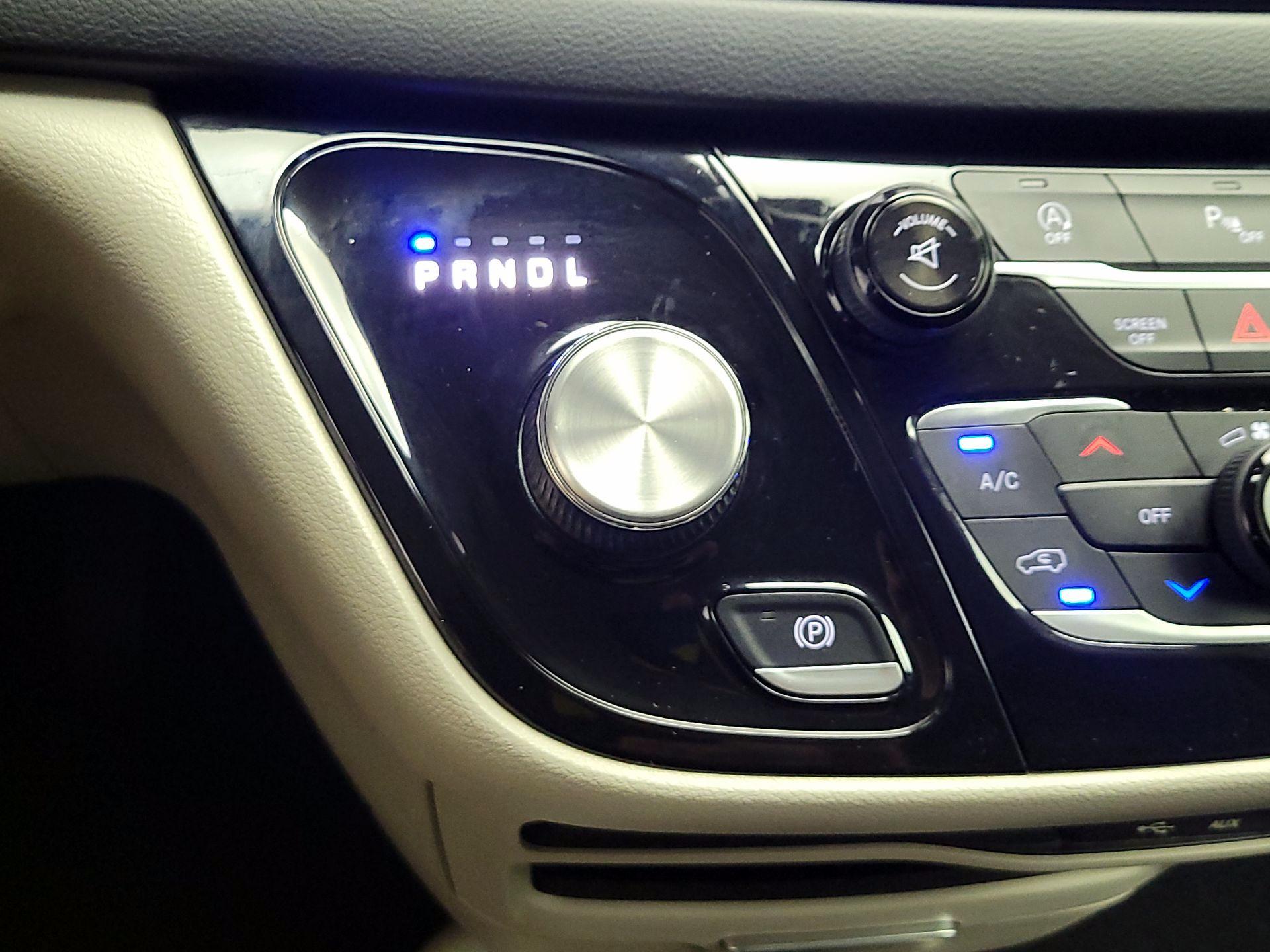 Thumbnail: 2017 Chrysler Pacifica - 18