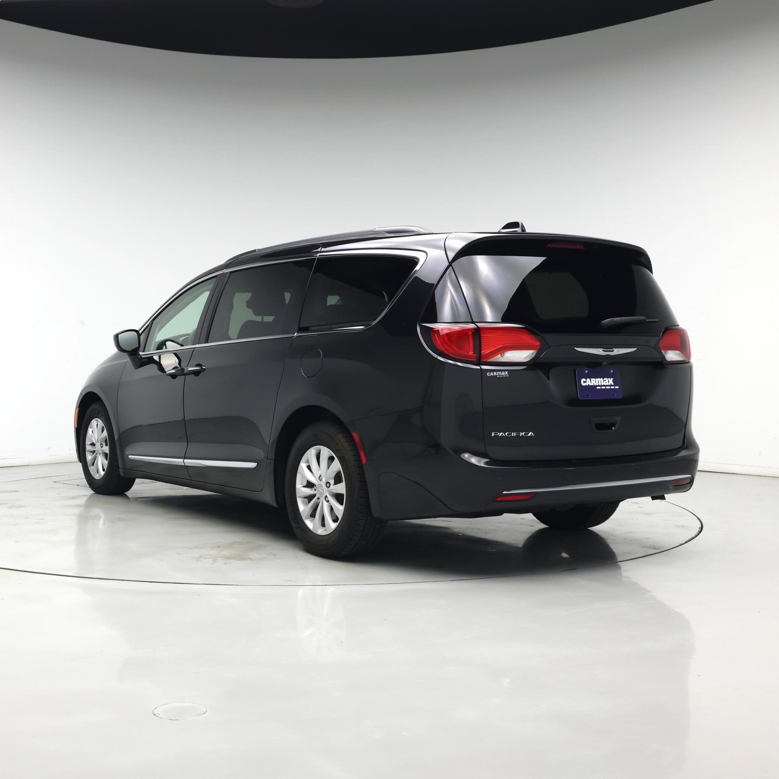 Thumbnail: 2017 Chrysler Pacifica - 2