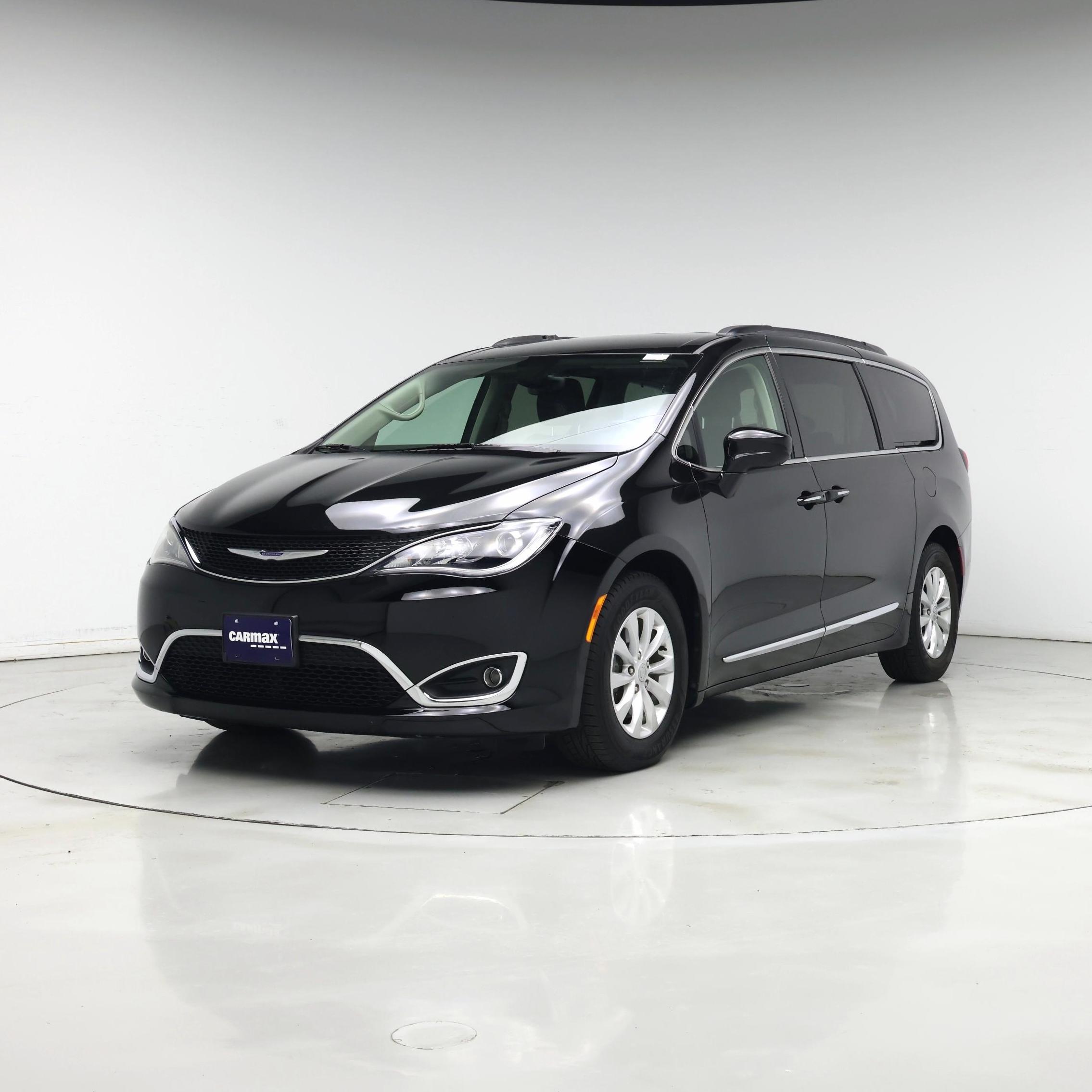 Thumbnail: 2017 Chrysler Pacifica - 4