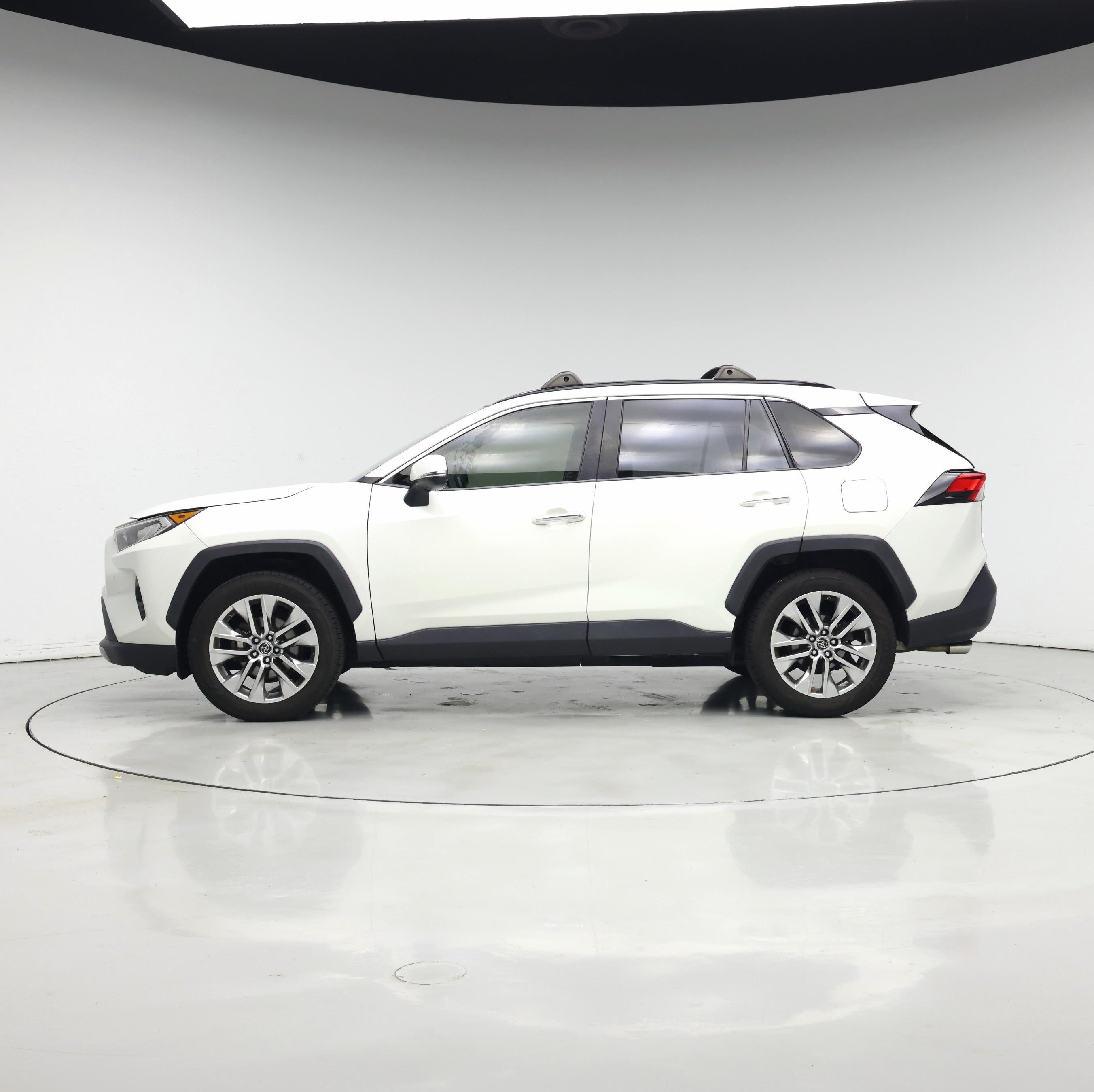 Thumbnail: 2019 Toyota RAV4 - 3