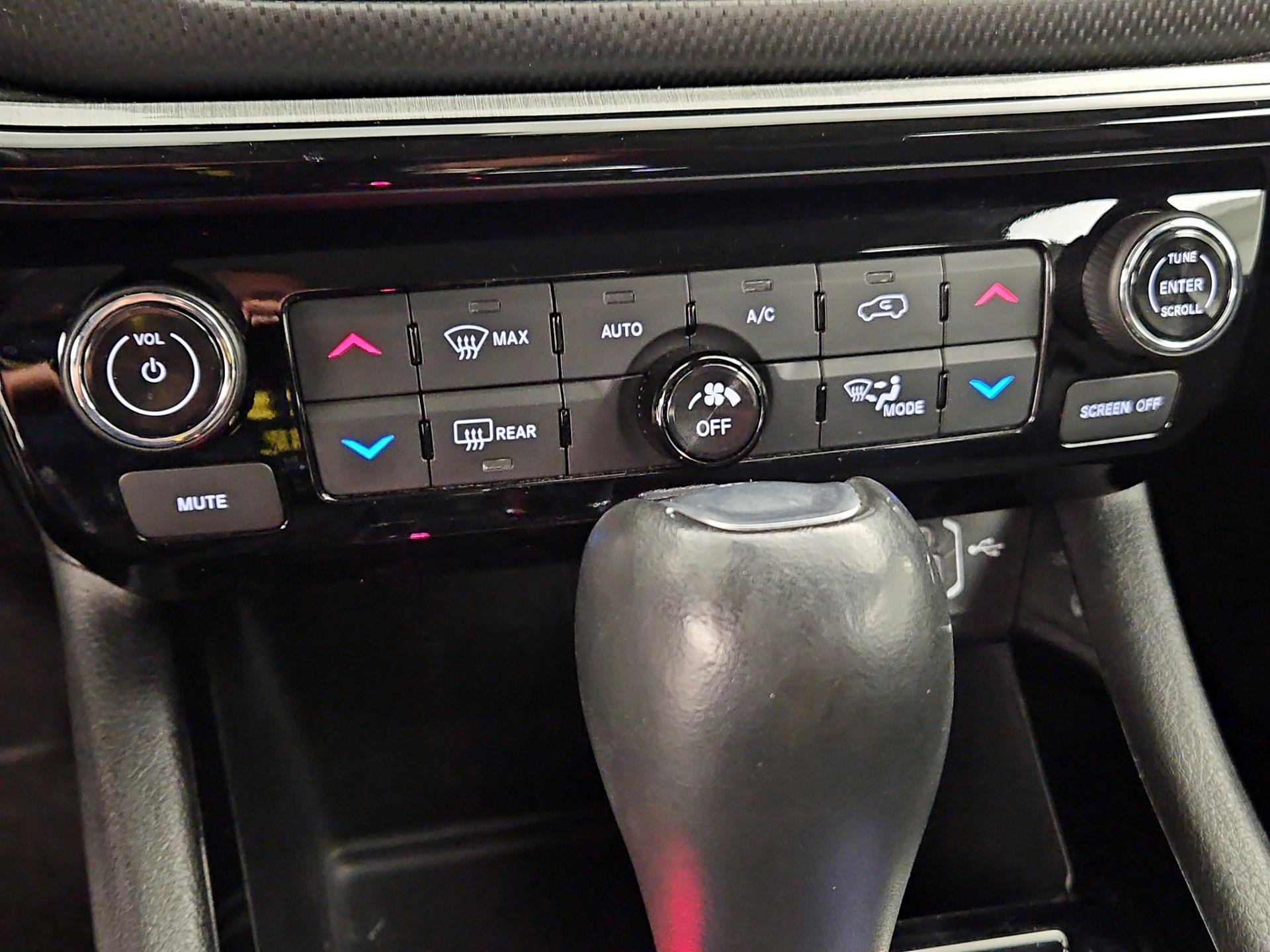 Thumbnail: 2022 Jeep Compass - 16