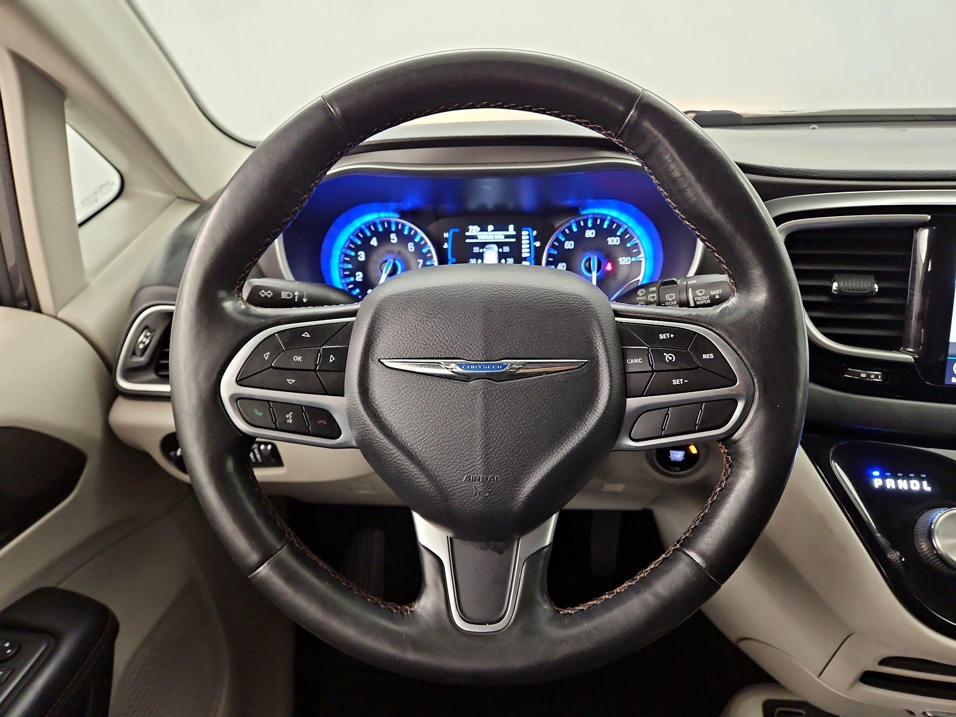 Thumbnail: 2020 Chrysler Pacifica - 10