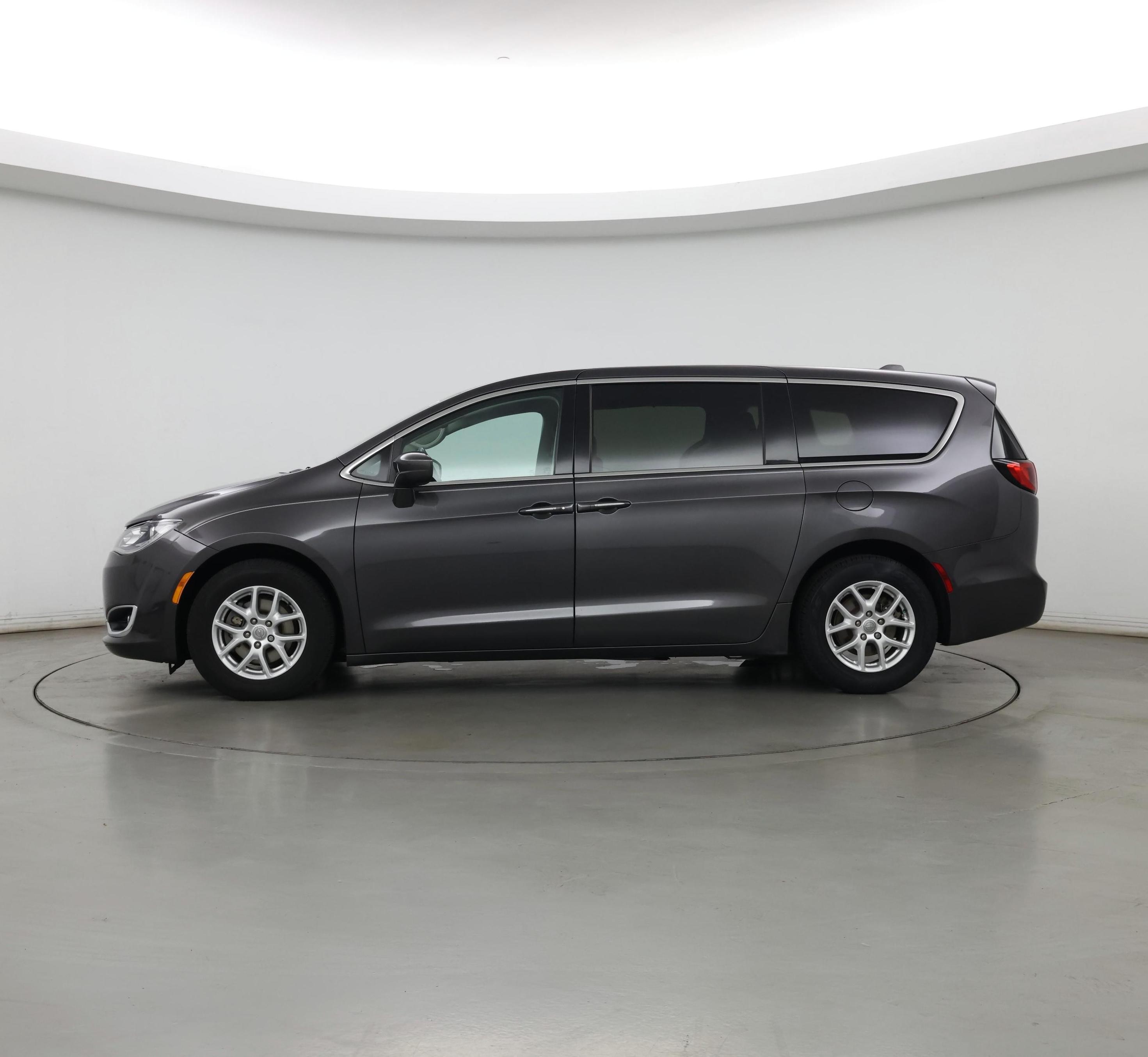 Thumbnail: 2020 Chrysler Pacifica - 3