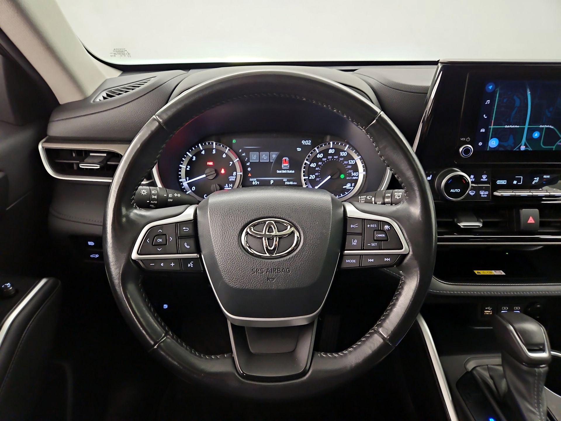 Thumbnail: 2023 Toyota Highlander - 10