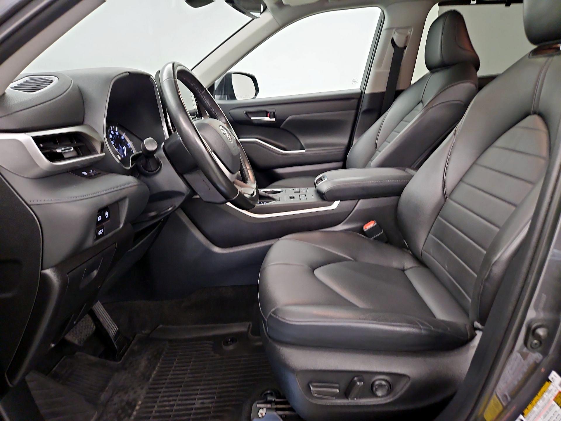 Thumbnail: 2023 Toyota Highlander - 11