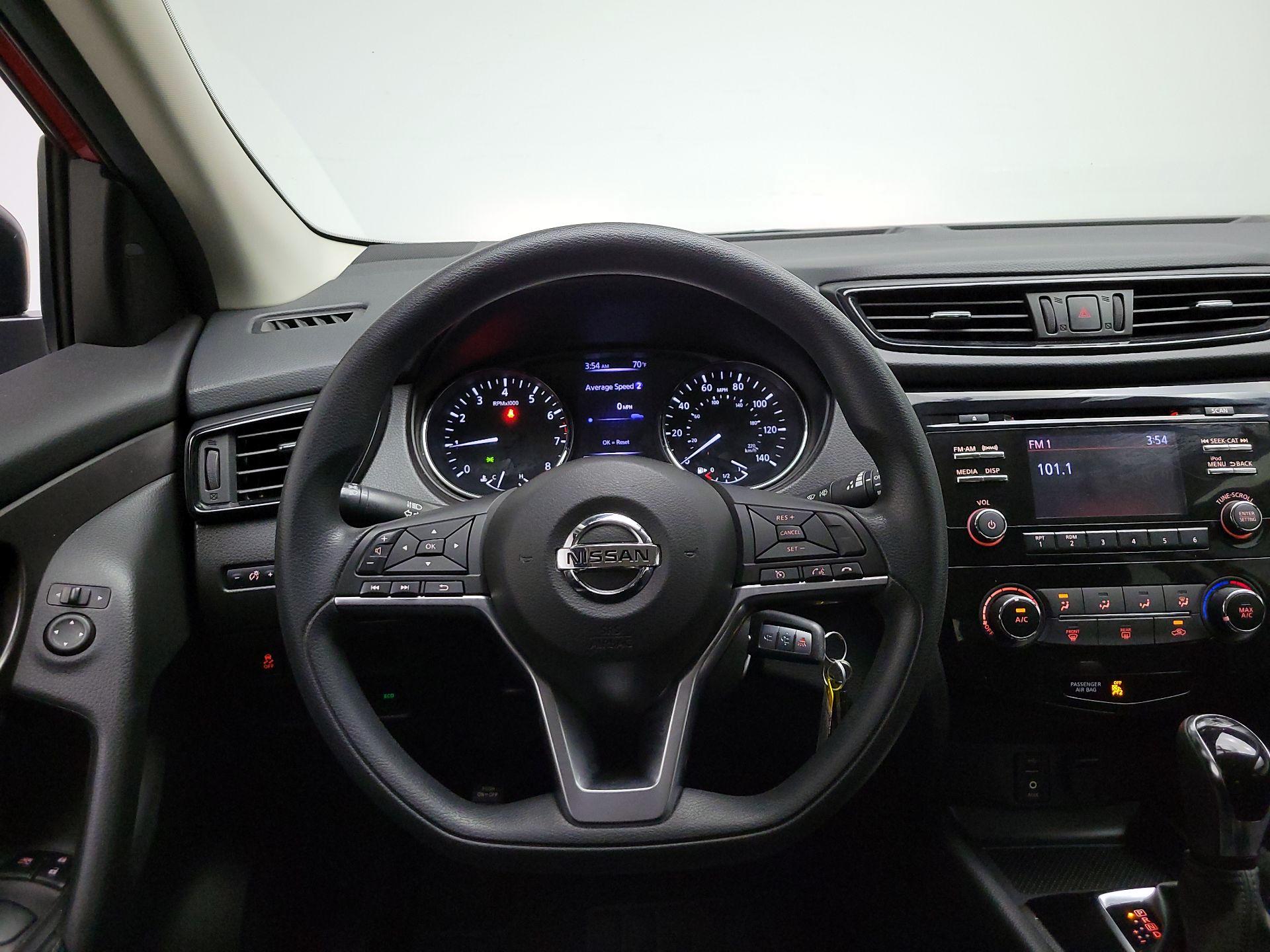 Thumbnail: 2018 Nissan Rogue Sport - 10