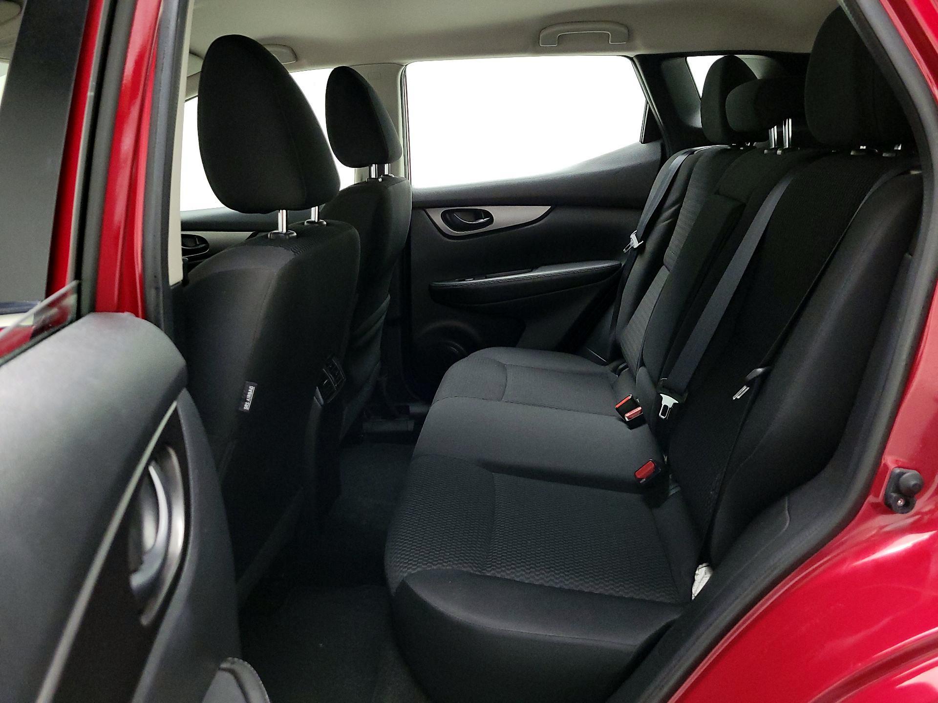 Thumbnail: 2018 Nissan Rogue Sport - 18