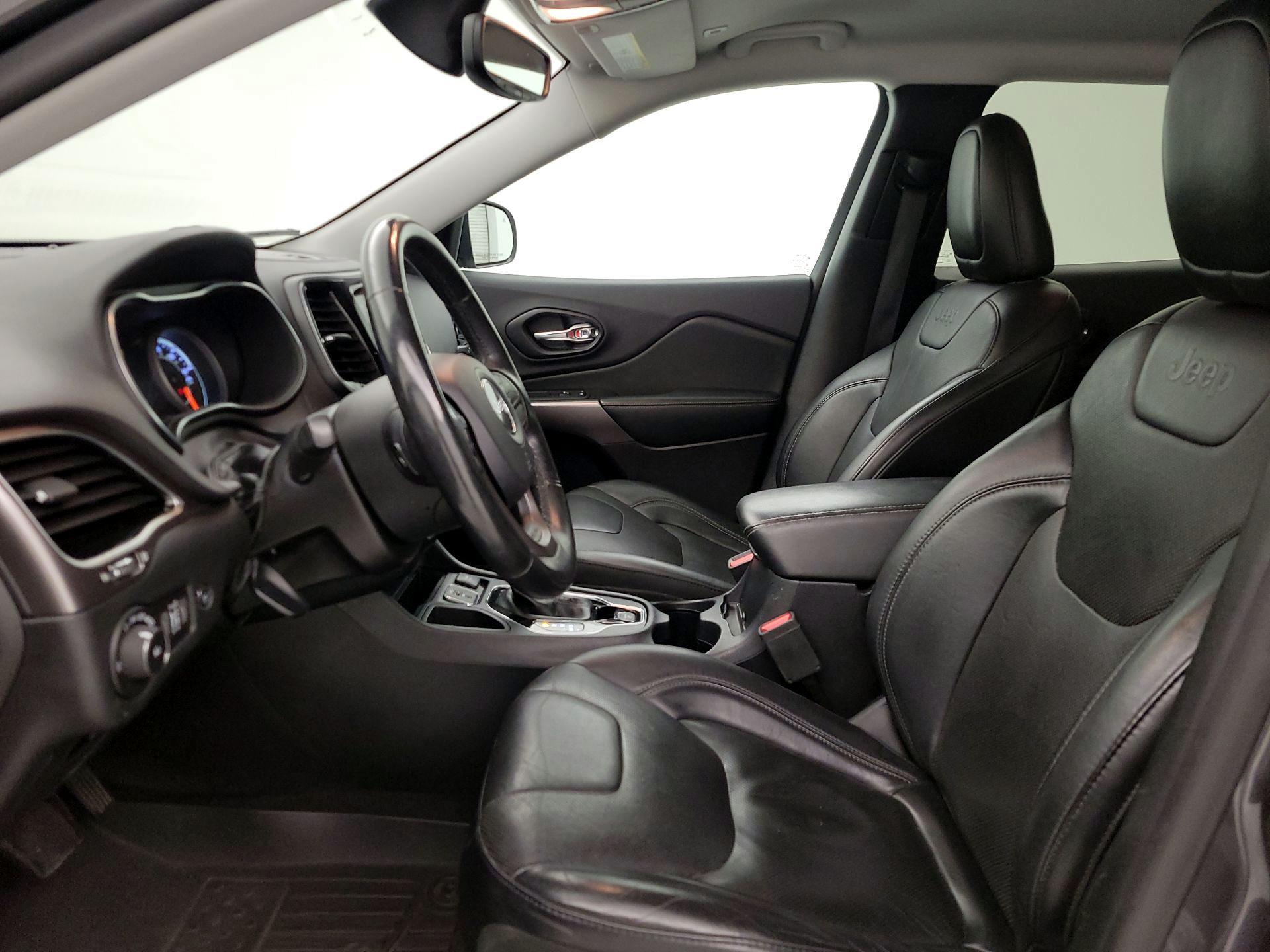 Thumbnail: 2019 Jeep Cherokee - 9