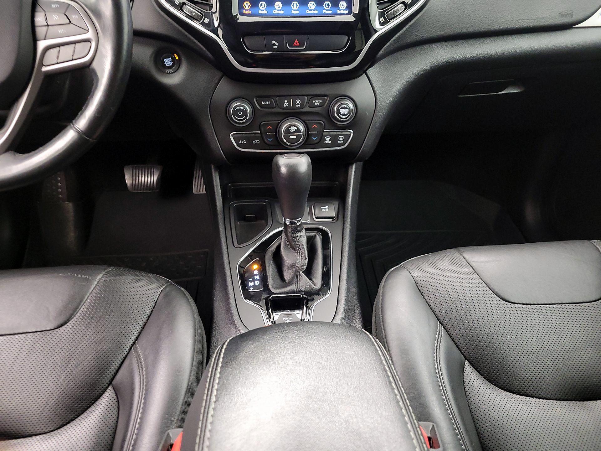 Thumbnail: 2019 Jeep Cherokee - 15