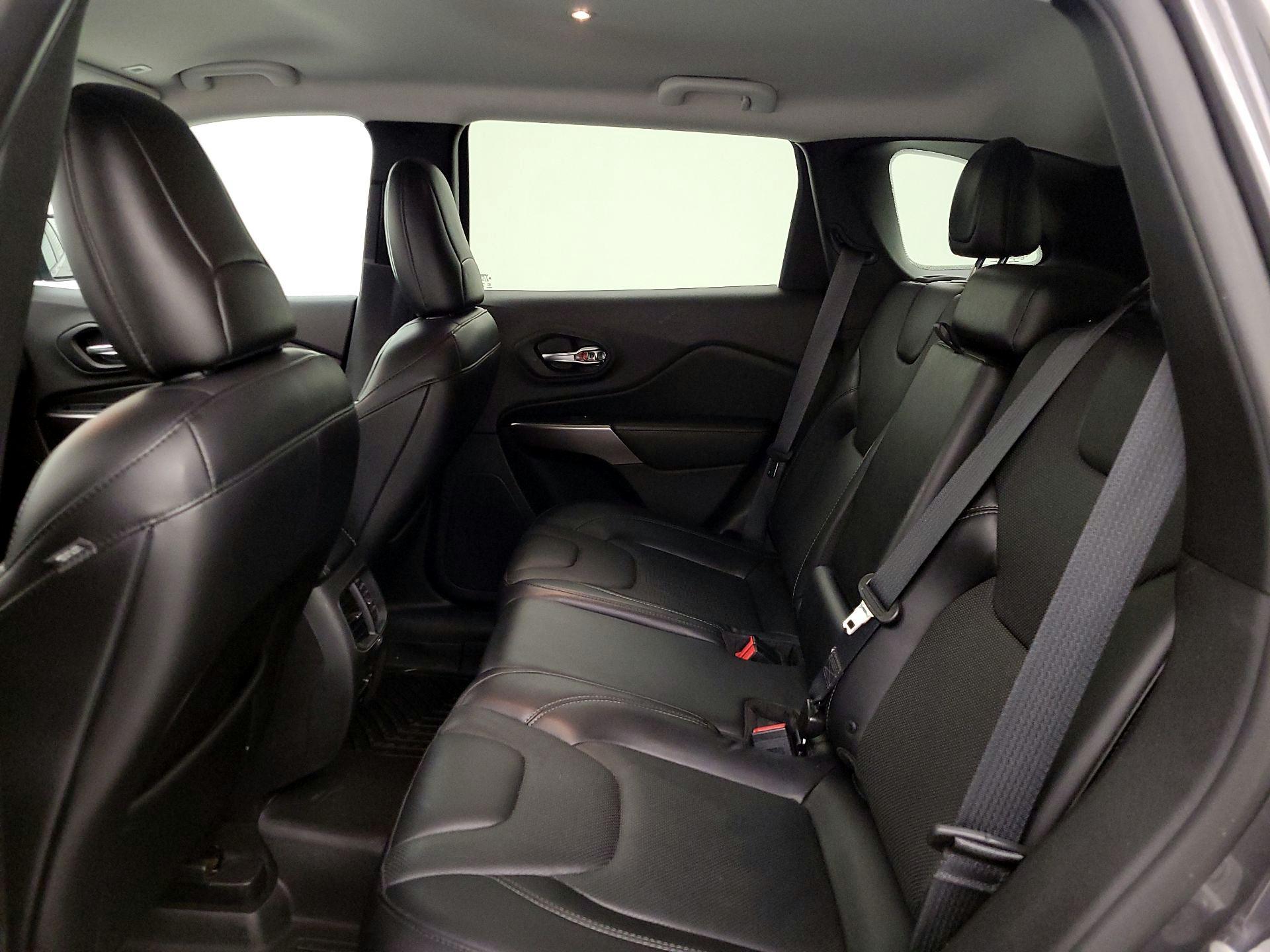 Thumbnail: 2019 Jeep Cherokee - 17