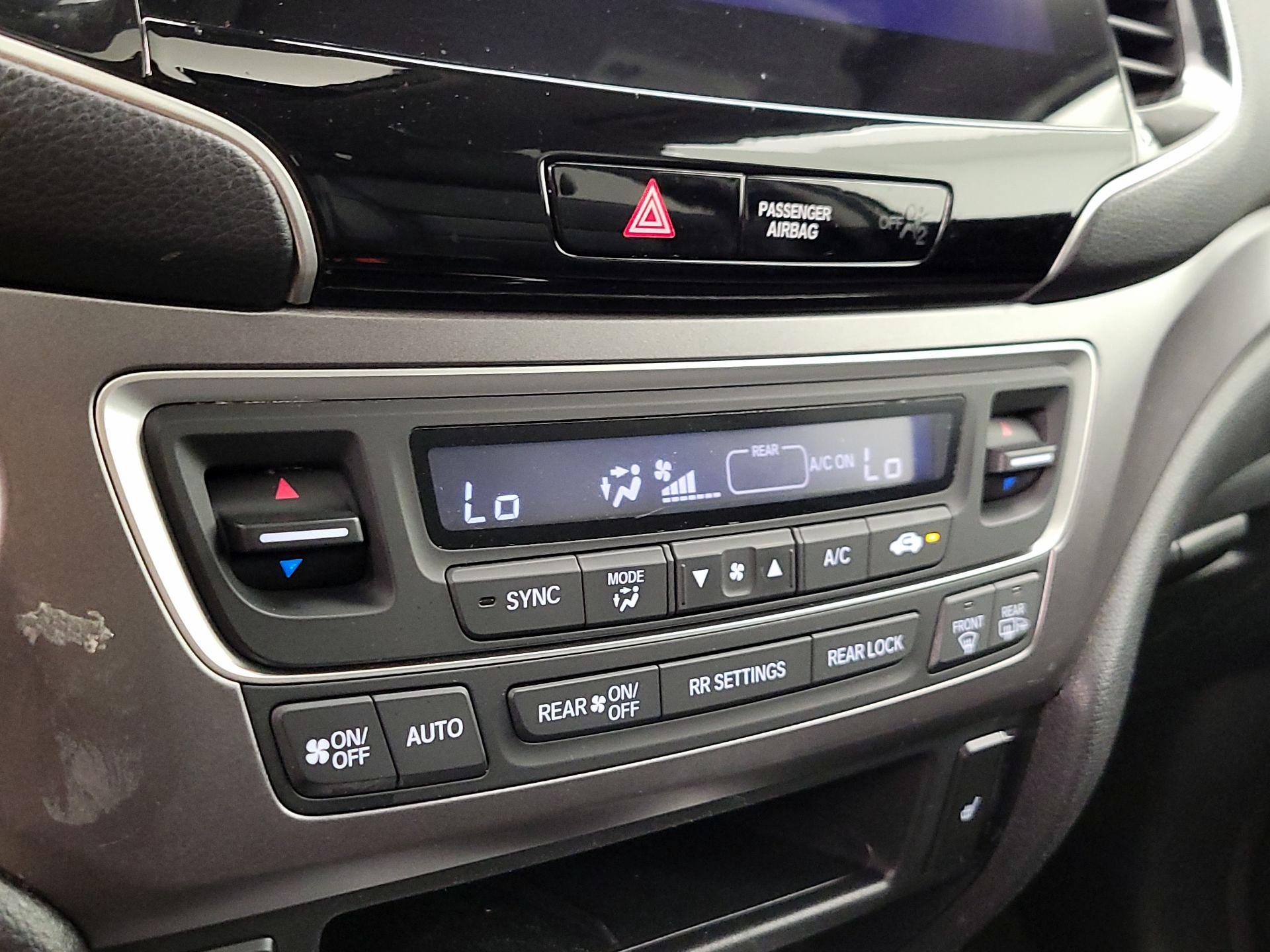 Thumbnail: 2019 Honda Pilot - 16