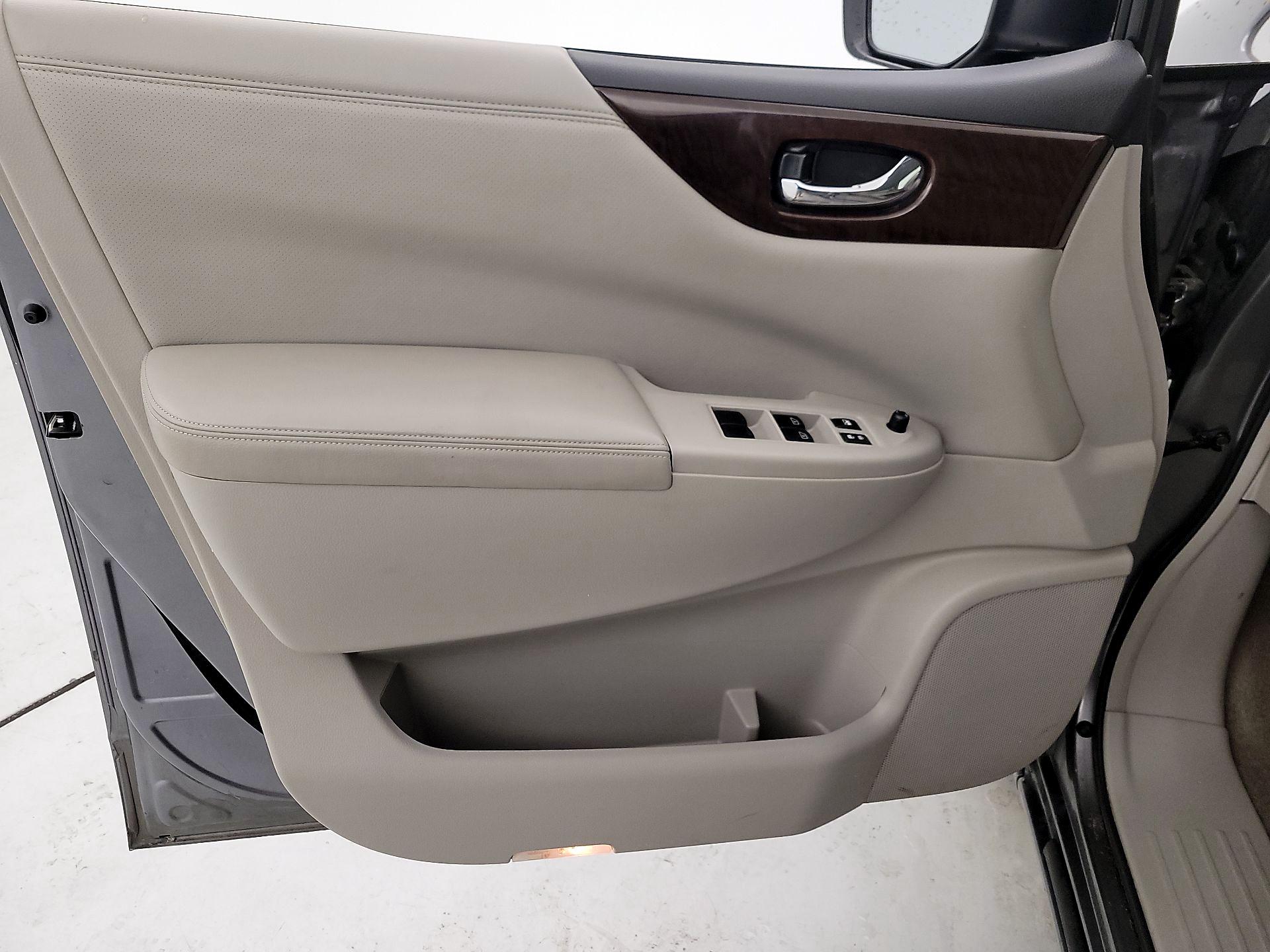 Thumbnail: 2016 Nissan Quest - 12