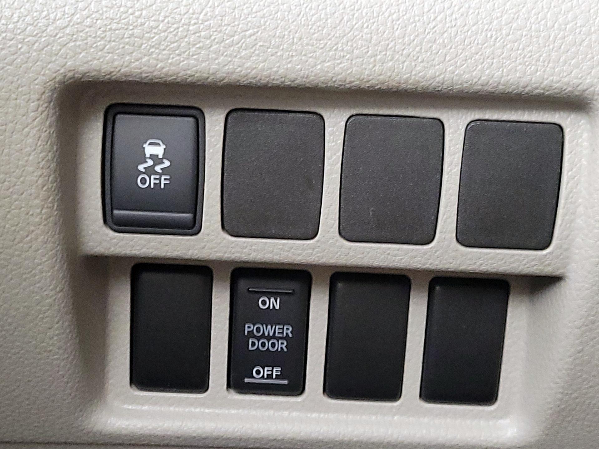 Thumbnail: 2016 Nissan Quest - 13