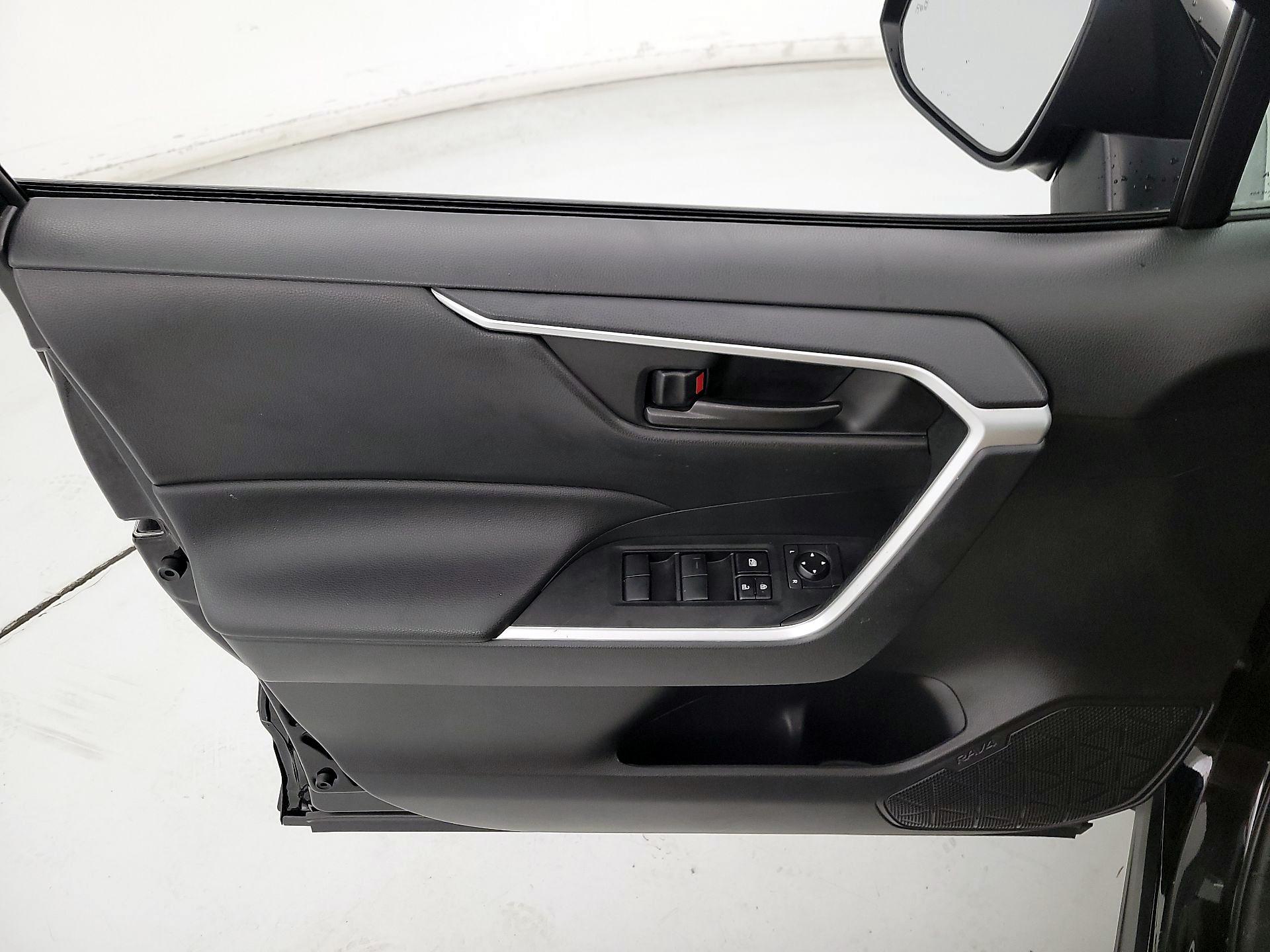 Thumbnail: 2021 Toyota RAV4 - 12