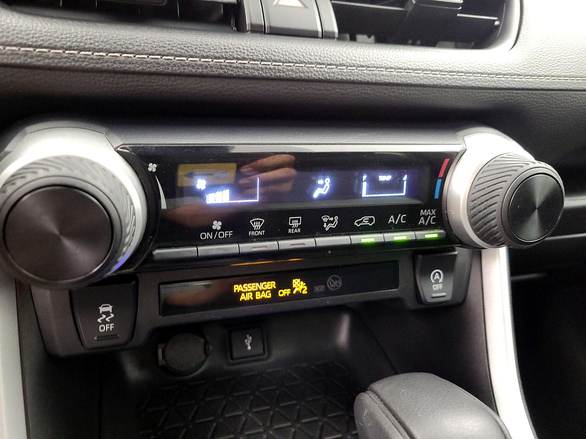 Thumbnail: 2021 Toyota RAV4 - 16