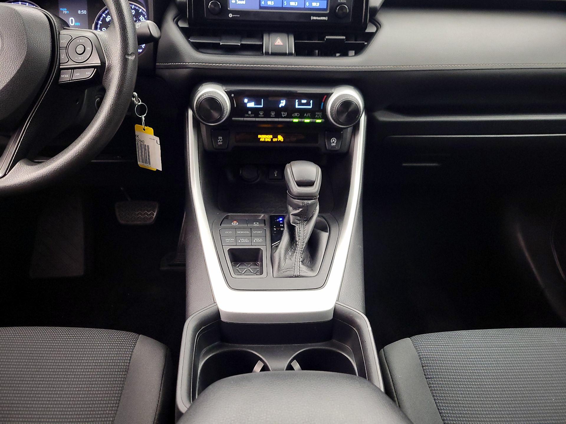 Thumbnail: 2021 Toyota RAV4 - 17
