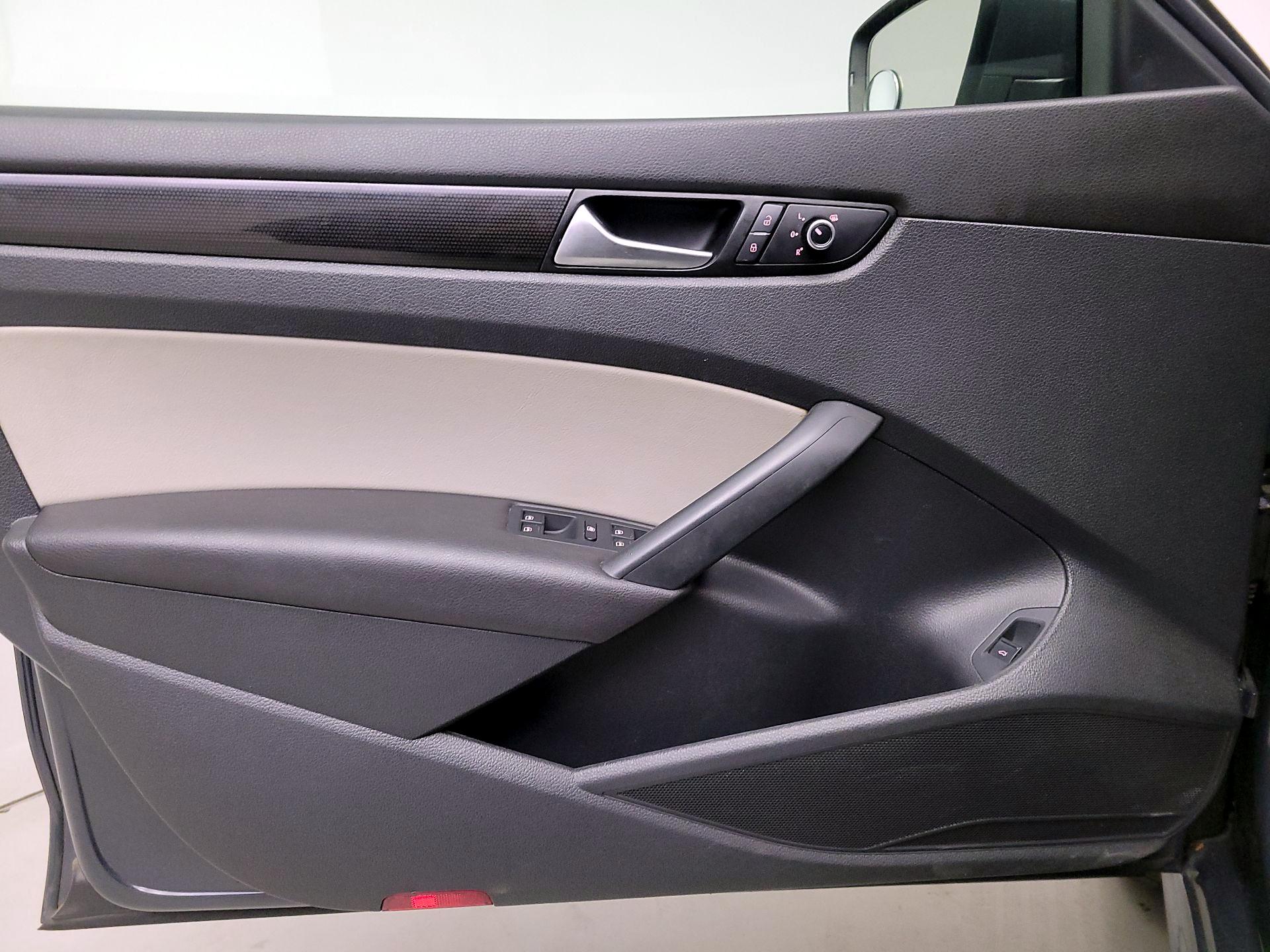 Thumbnail: 2015 Volkswagen Passat - 12