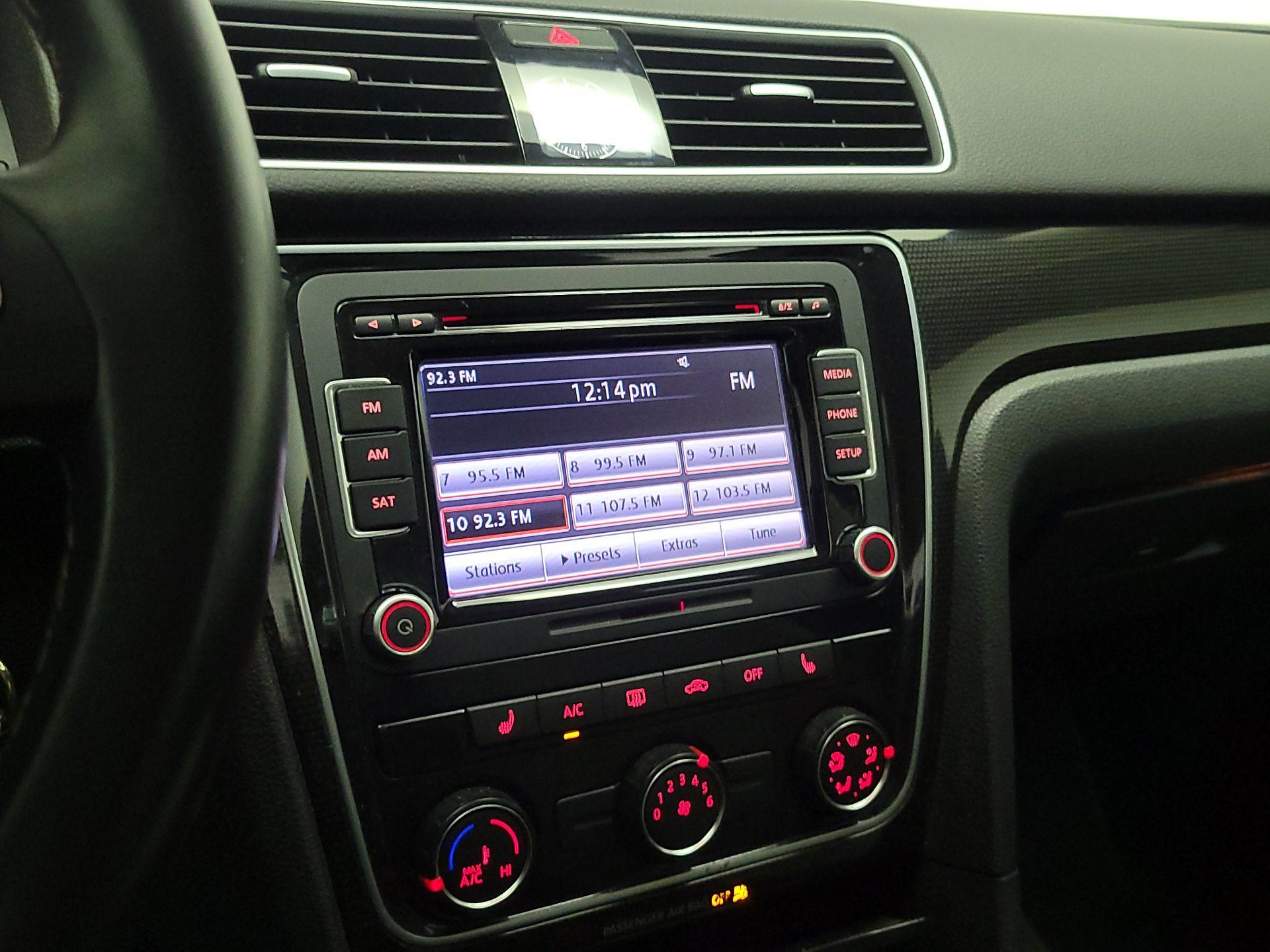 Thumbnail: 2015 Volkswagen Passat - 15