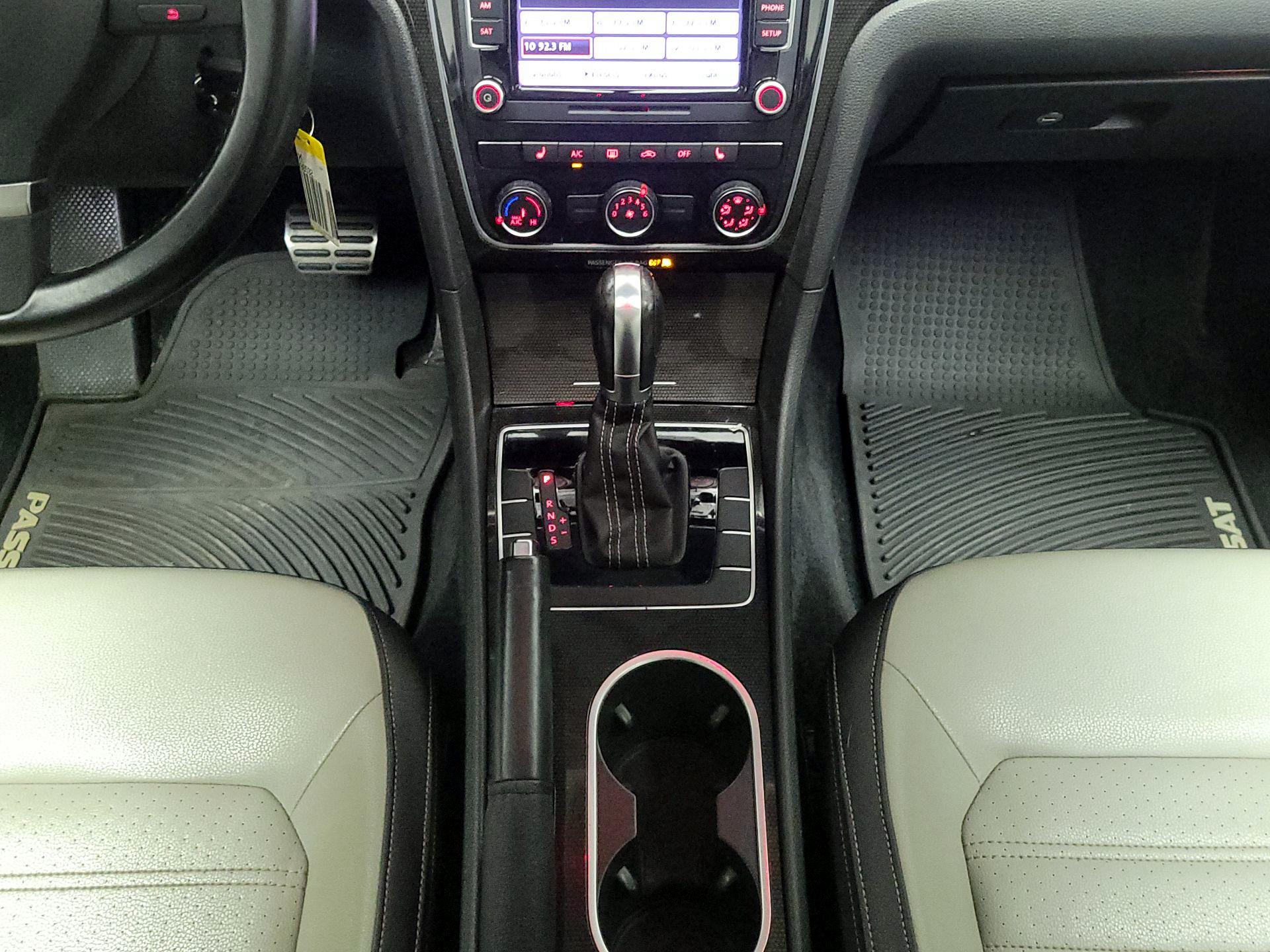 Thumbnail: 2015 Volkswagen Passat - 17