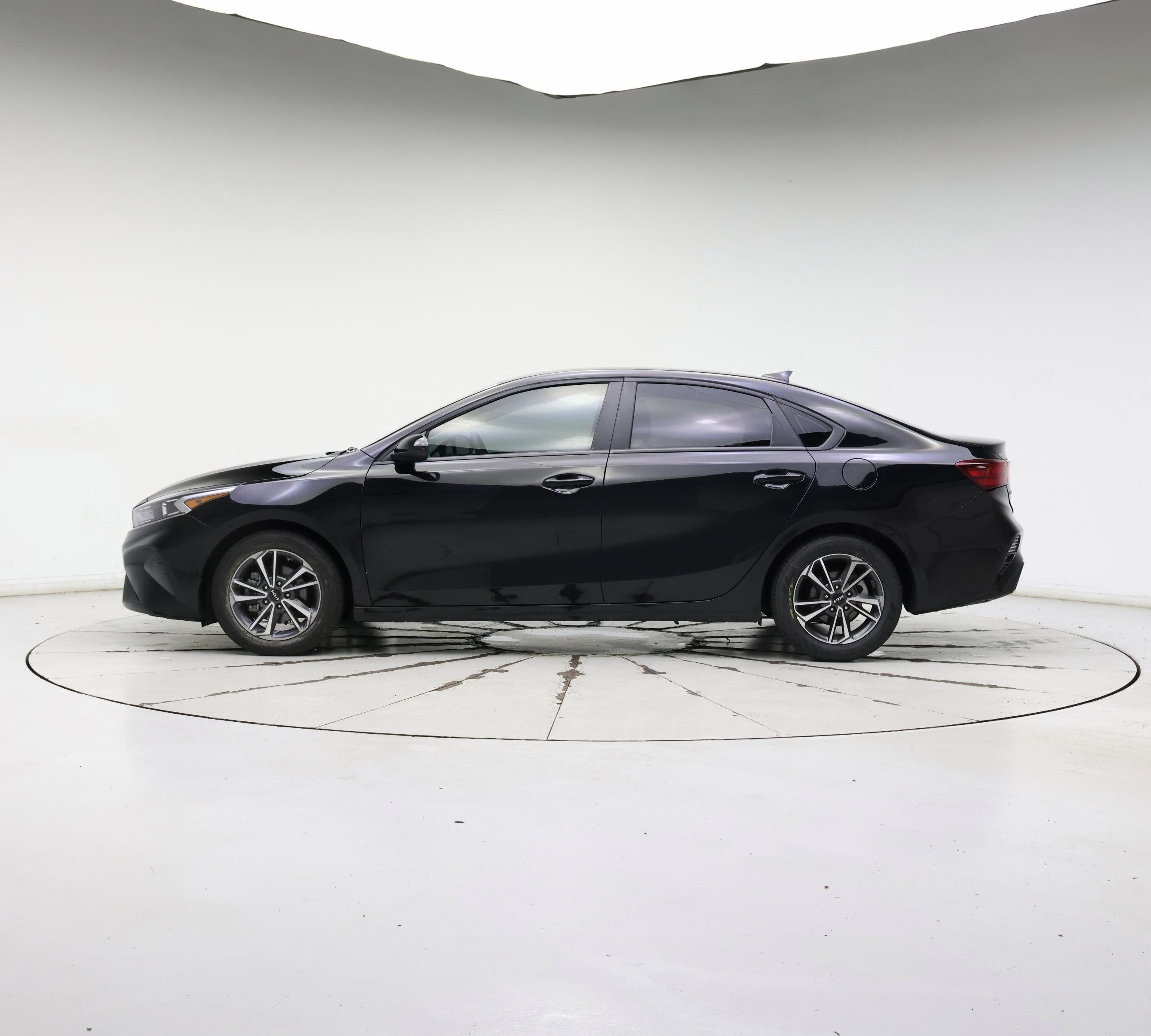 Thumbnail: 2023 Kia Forte - 3