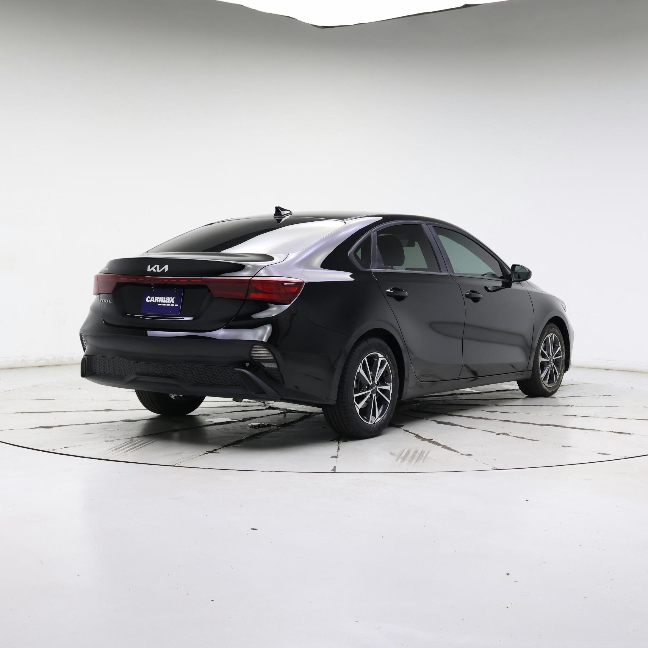 Thumbnail: 2023 Kia Forte - 8