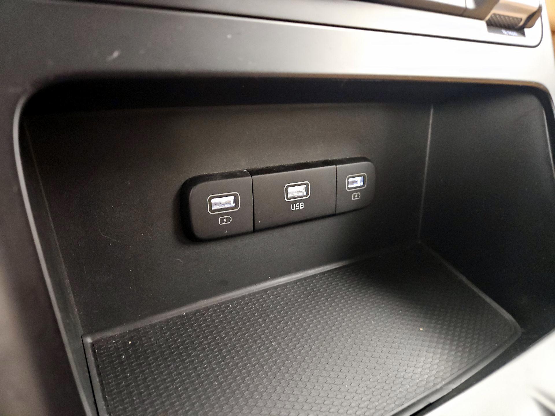 Thumbnail: 2024 Kia Carnival - 18