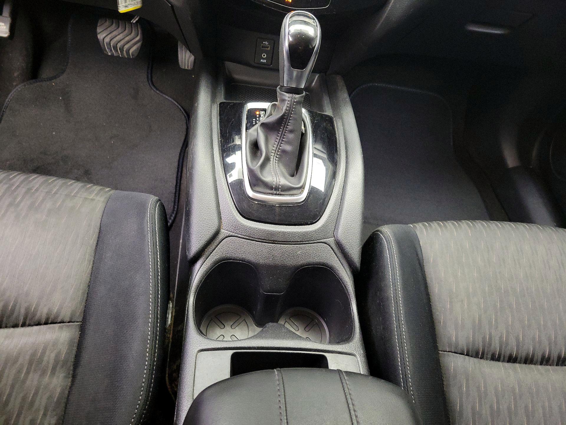 Thumbnail: 2017 Nissan Rogue - 17