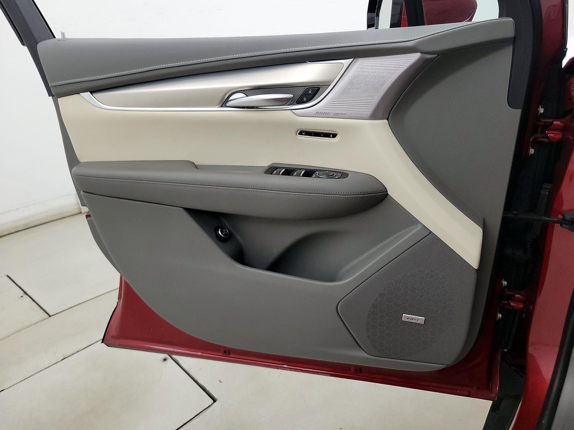 Thumbnail: 2023 Cadillac XT5 - 12