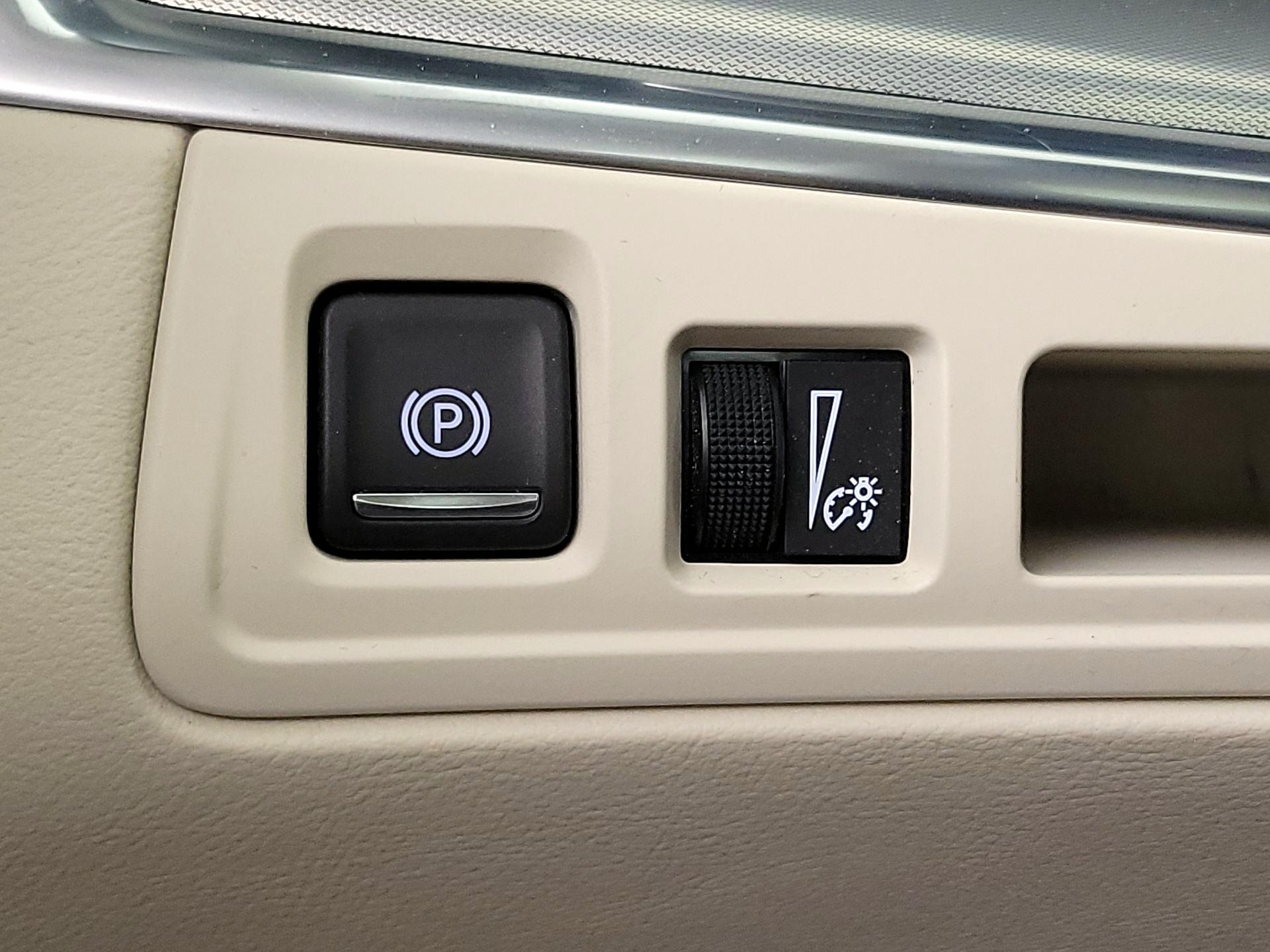 Thumbnail: 2023 Cadillac XT5 - 13