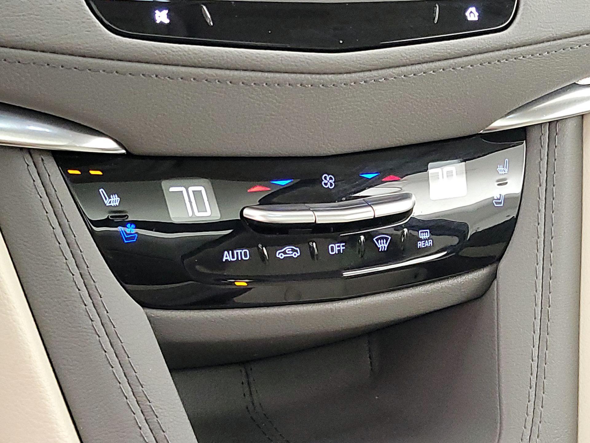 Thumbnail: 2023 Cadillac XT5 - 17