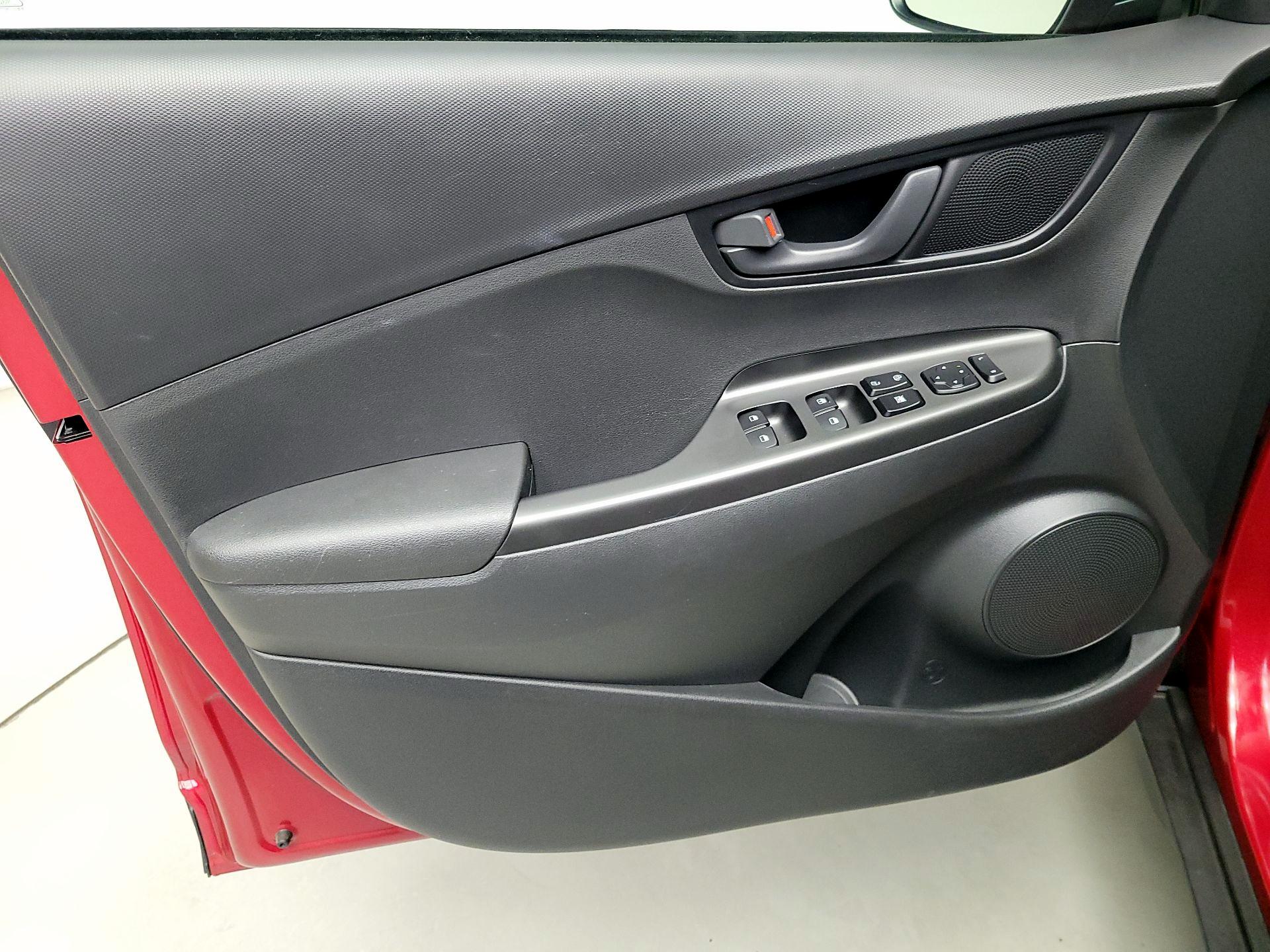 Thumbnail: 2020 Hyundai Kona - 12