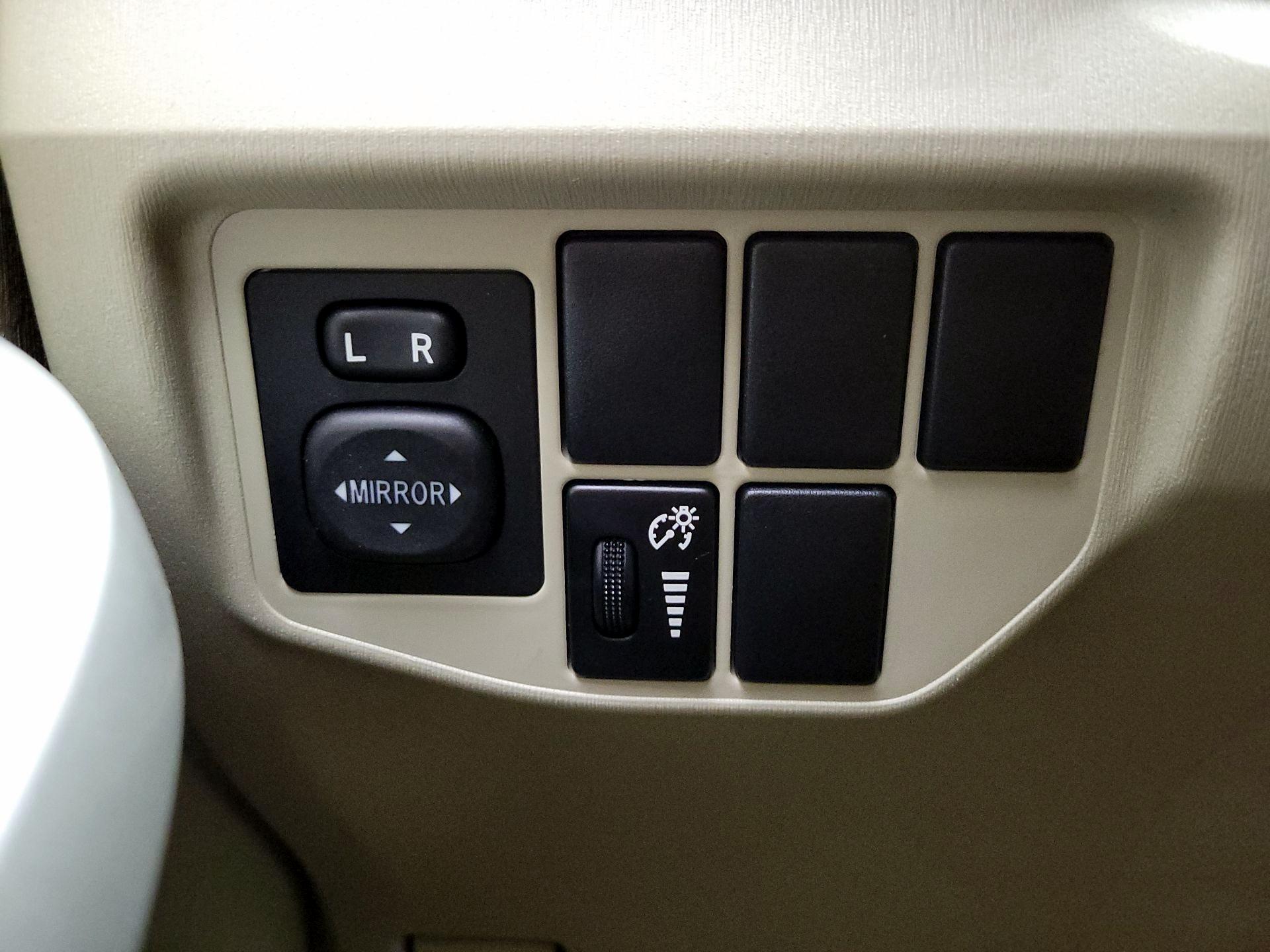 Thumbnail: 2014 Toyota Prius - 13