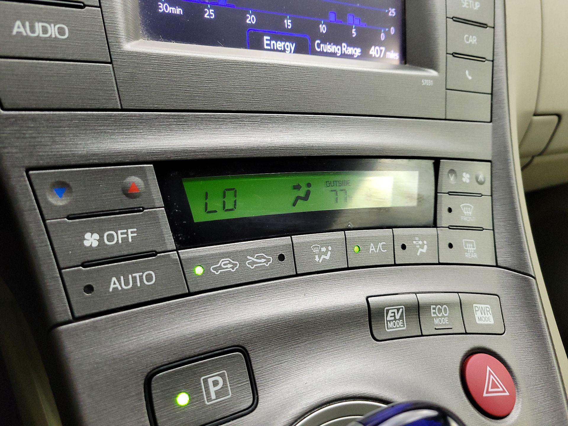 Thumbnail: 2014 Toyota Prius - 15