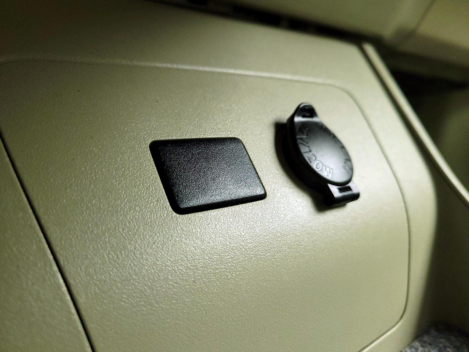 Thumbnail: 2014 Toyota Prius - 17