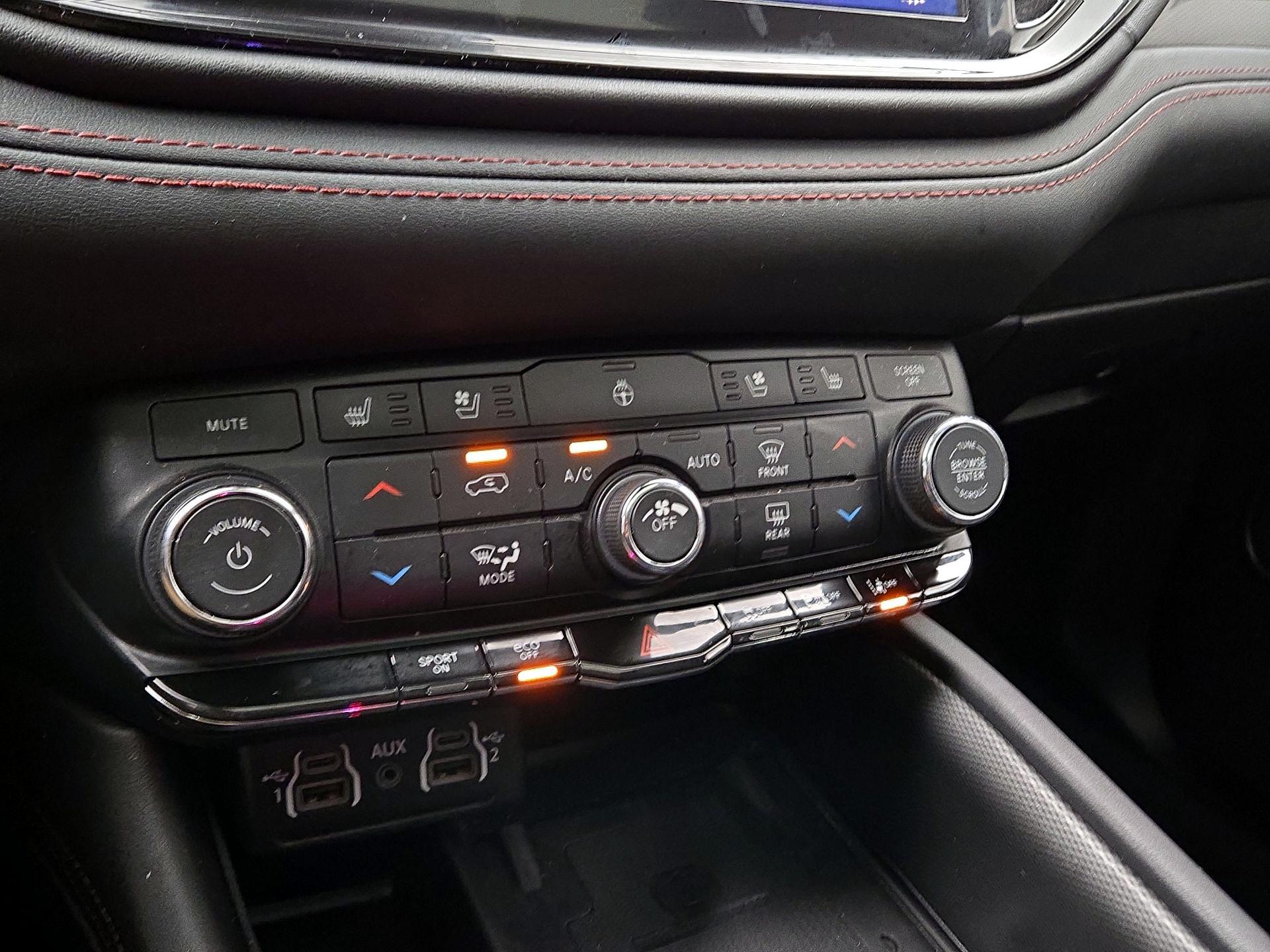 Thumbnail: 2022 Dodge Durango - 16