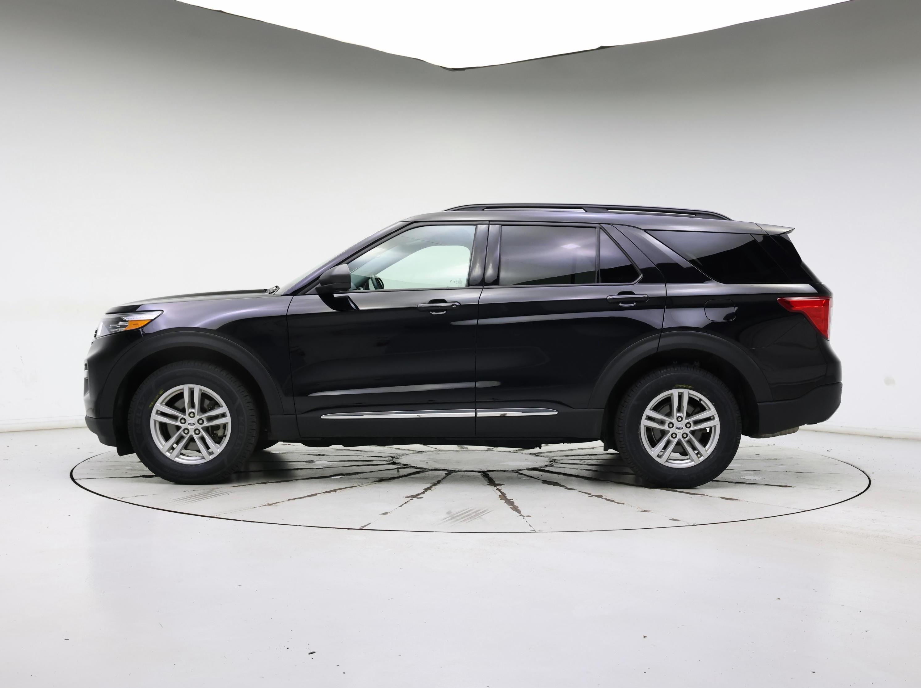 Thumbnail: 2022 Ford Explorer - 3