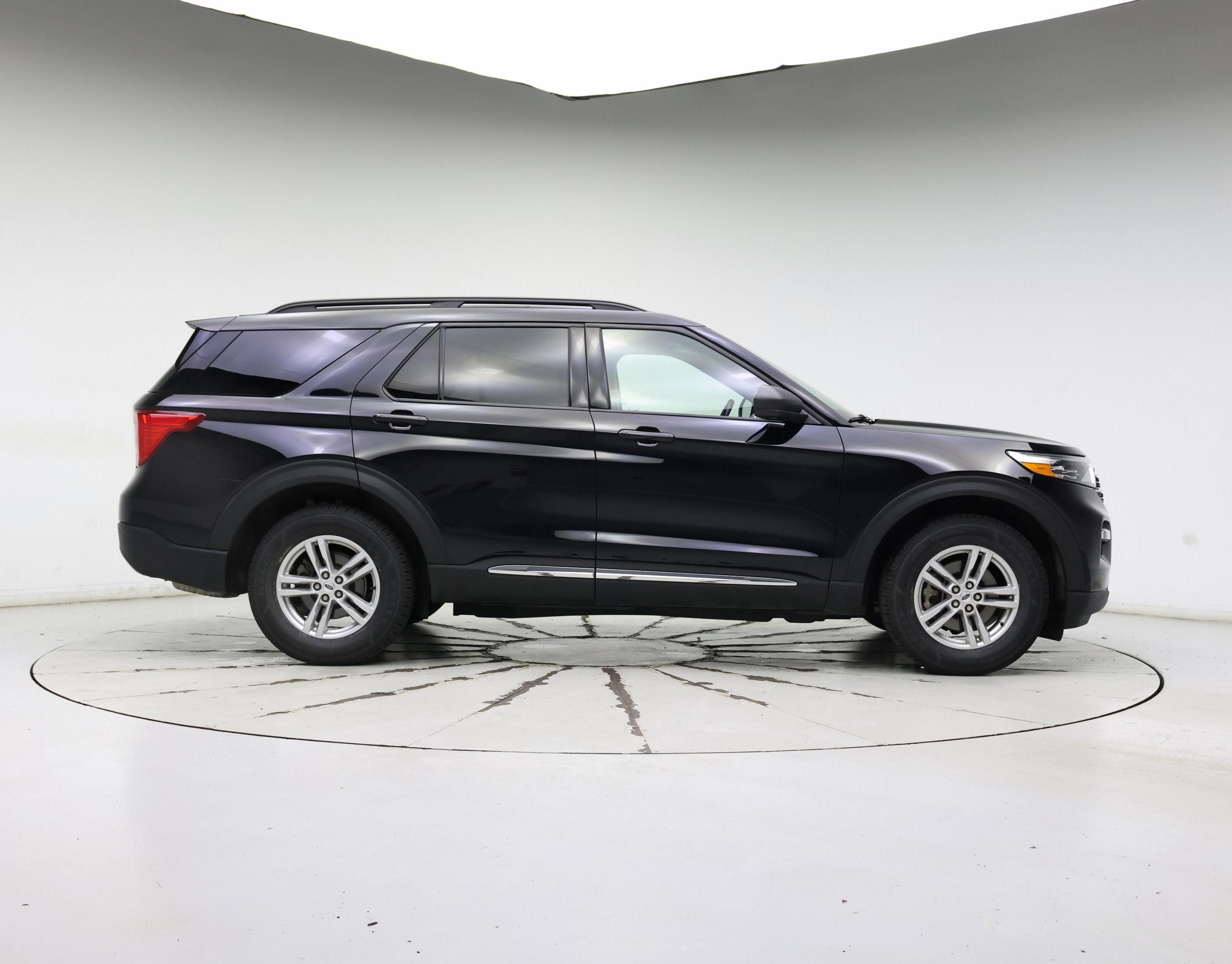 Thumbnail: 2022 Ford Explorer - 7