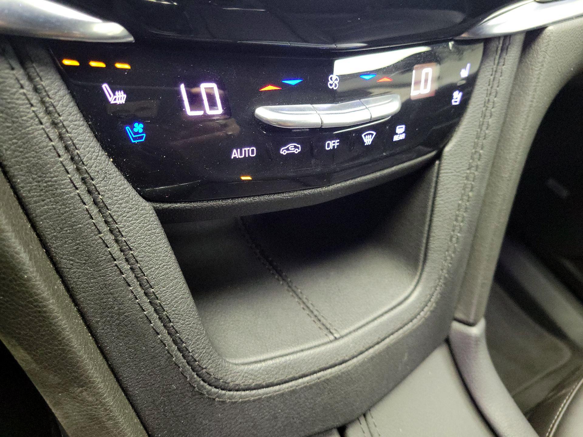 Thumbnail: 2023 Cadillac XT6 - 16