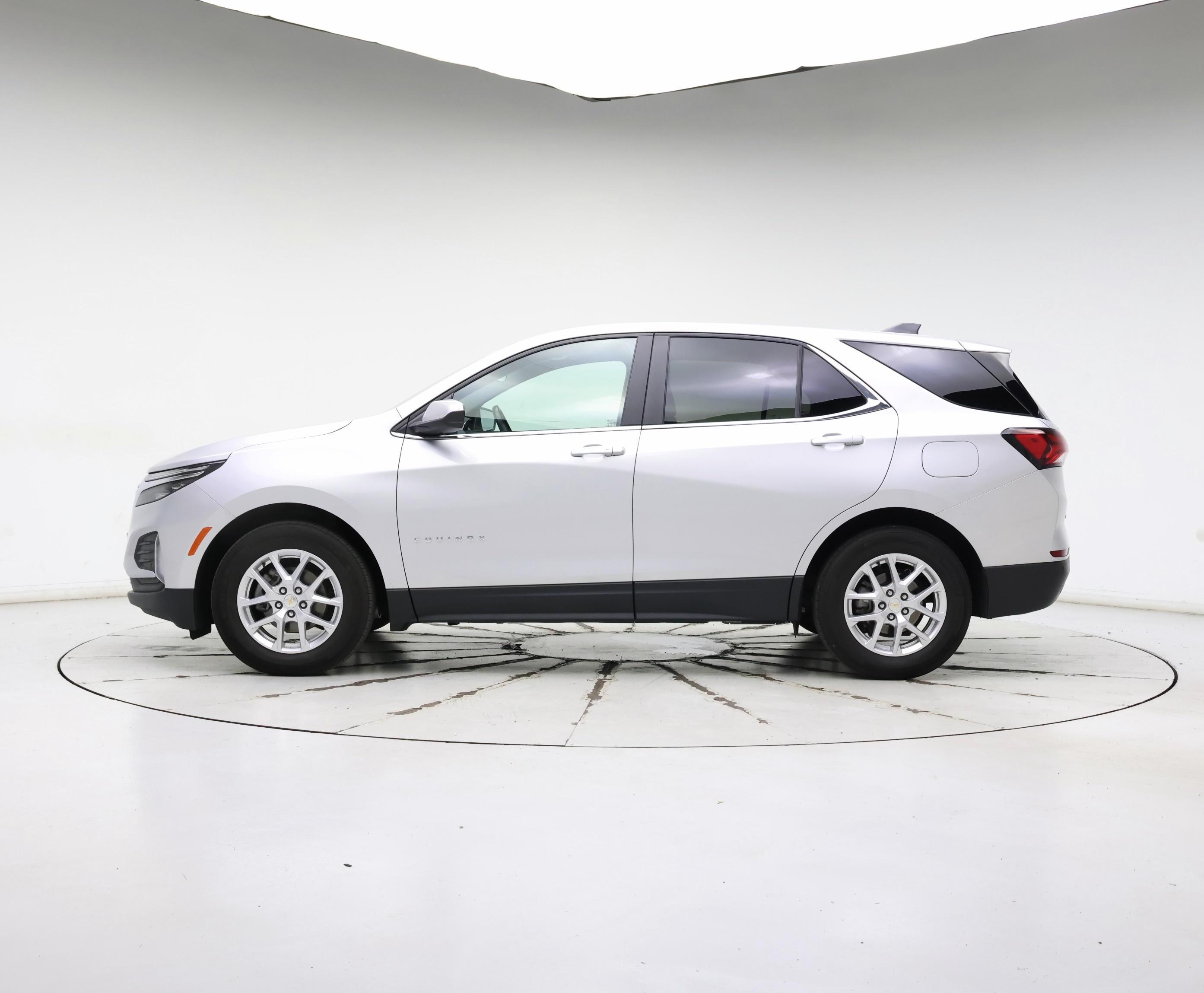 Thumbnail: 2022 Chevrolet Equinox - 3